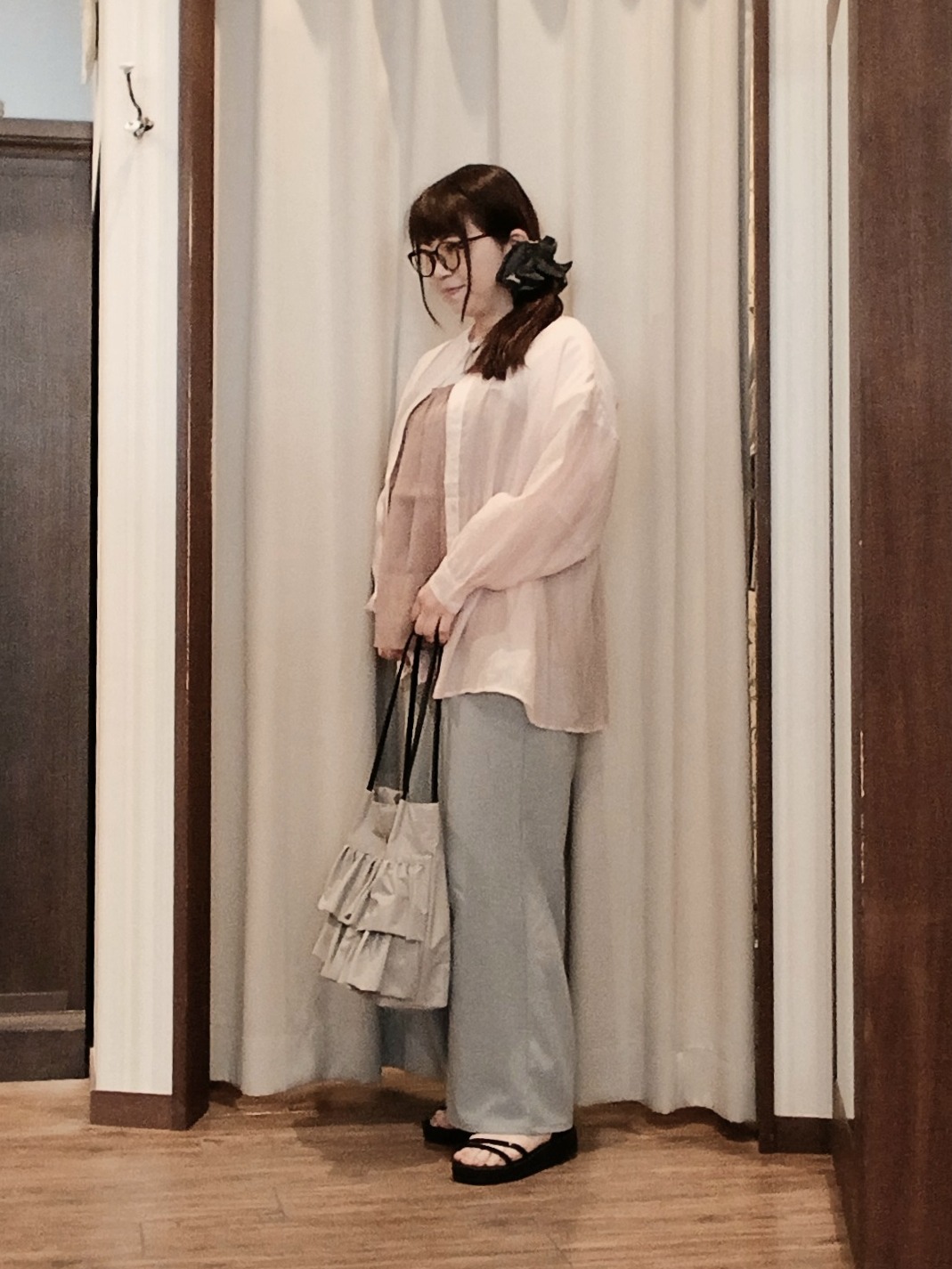 みーあさんの「SHOO･LA･RUE｜【S-LL】大人のシアー感 風合い楽しむバンドカラーシャツ」を使ったコーディネート