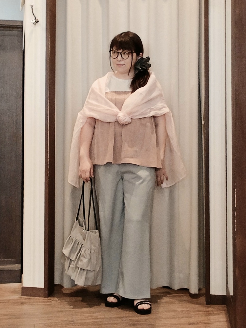 みーあさんの「SHOO･LA･RUE｜【S-LL】大人のシアー感 風合い楽しむバンドカラーシャツ」を使ったコーディネート