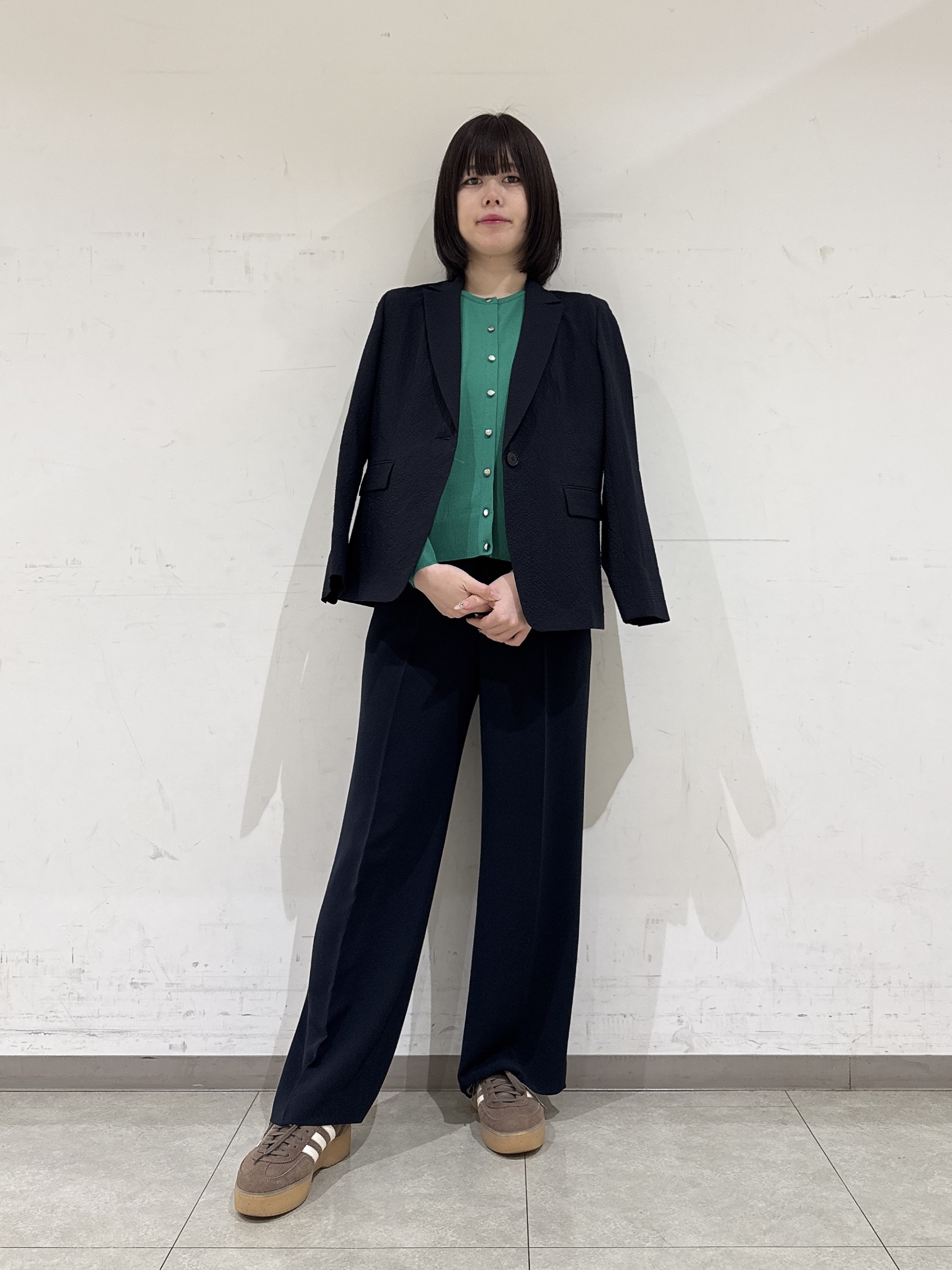 rinaさんの「INDIVI｜【洗える／UVケア／SETUP可能】サッカー素材ストレートパンツ」を使ったコーディネート