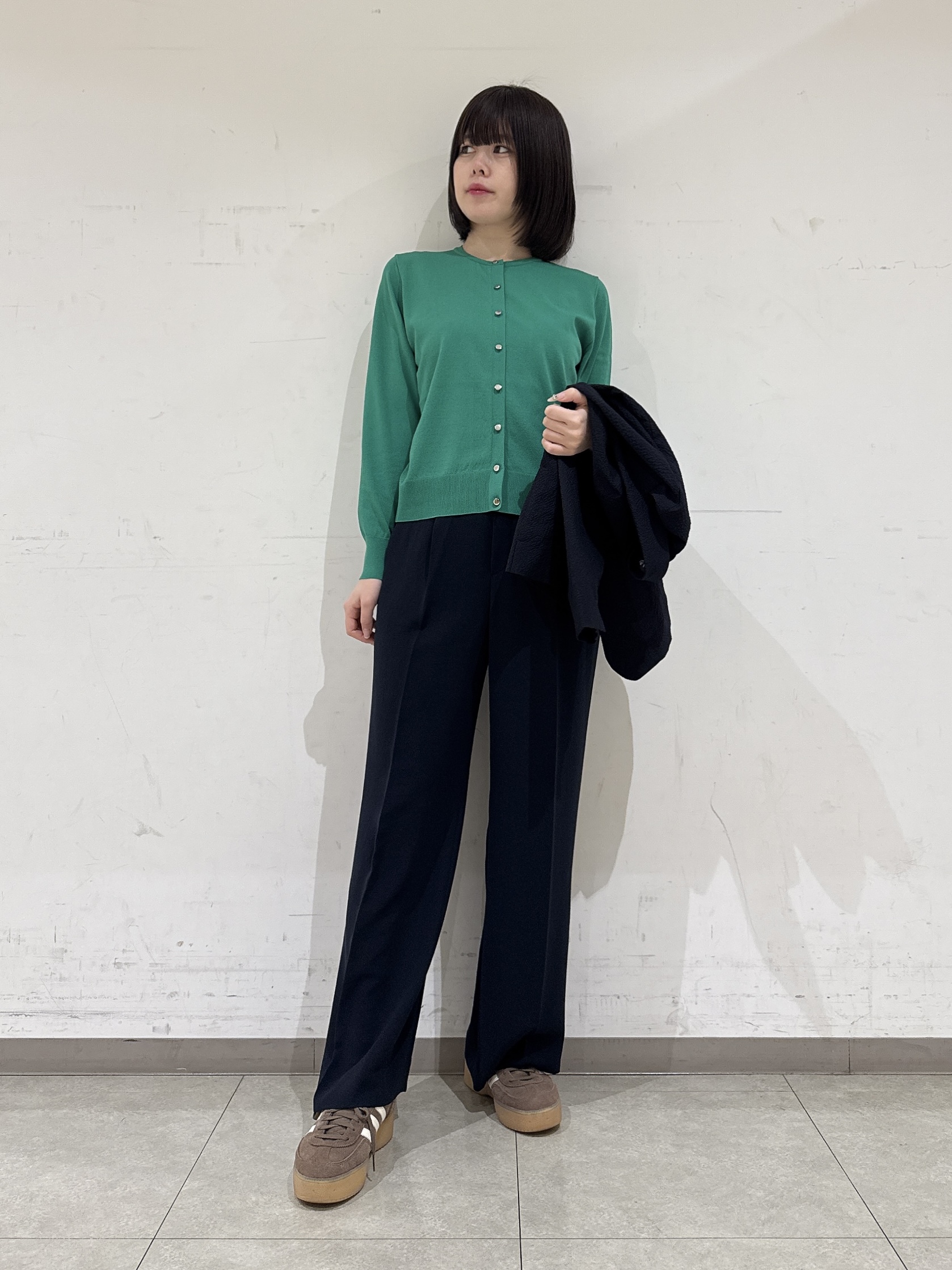 rinaさんの「INDIVI｜【洗える／UVケア／SETUP可能】サッカー素材ストレートパンツ」を使ったコーディネート