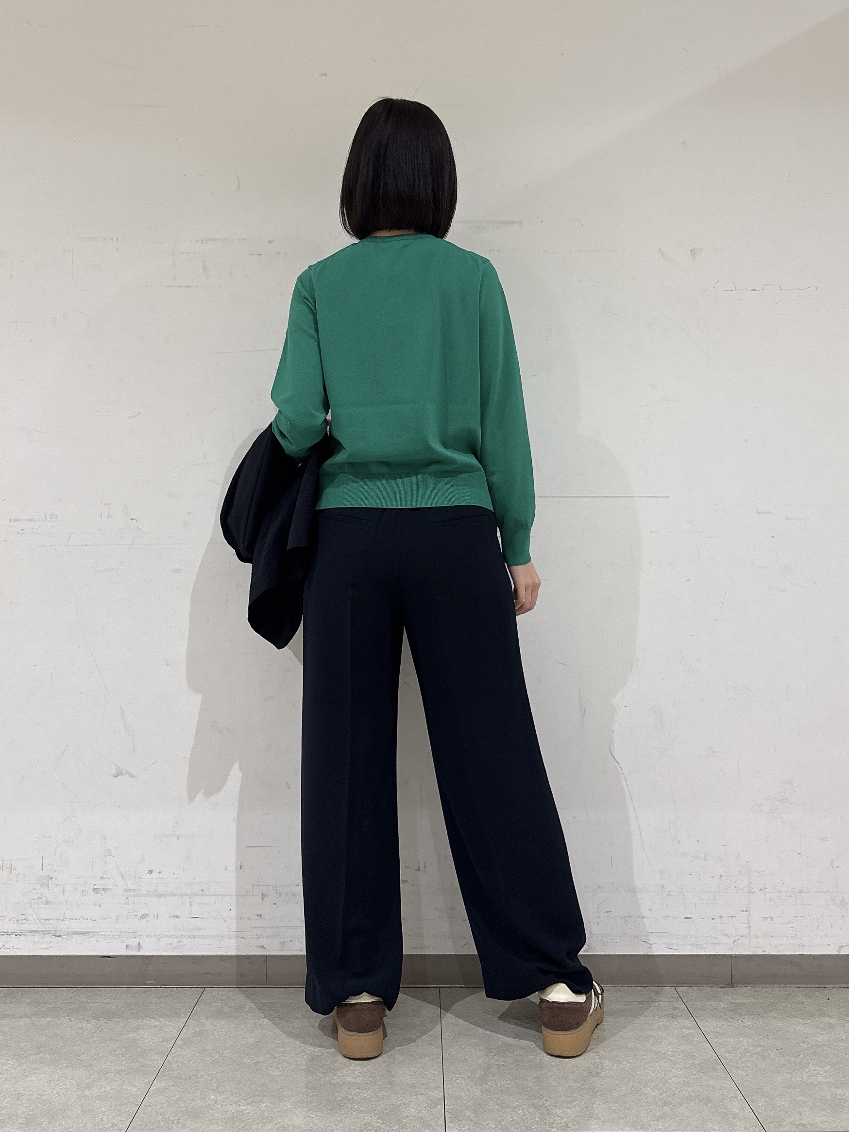 rinaさんの「INDIVI｜【洗える／UVケア／SETUP可能】サッカー素材ストレートパンツ」を使ったコーディネート