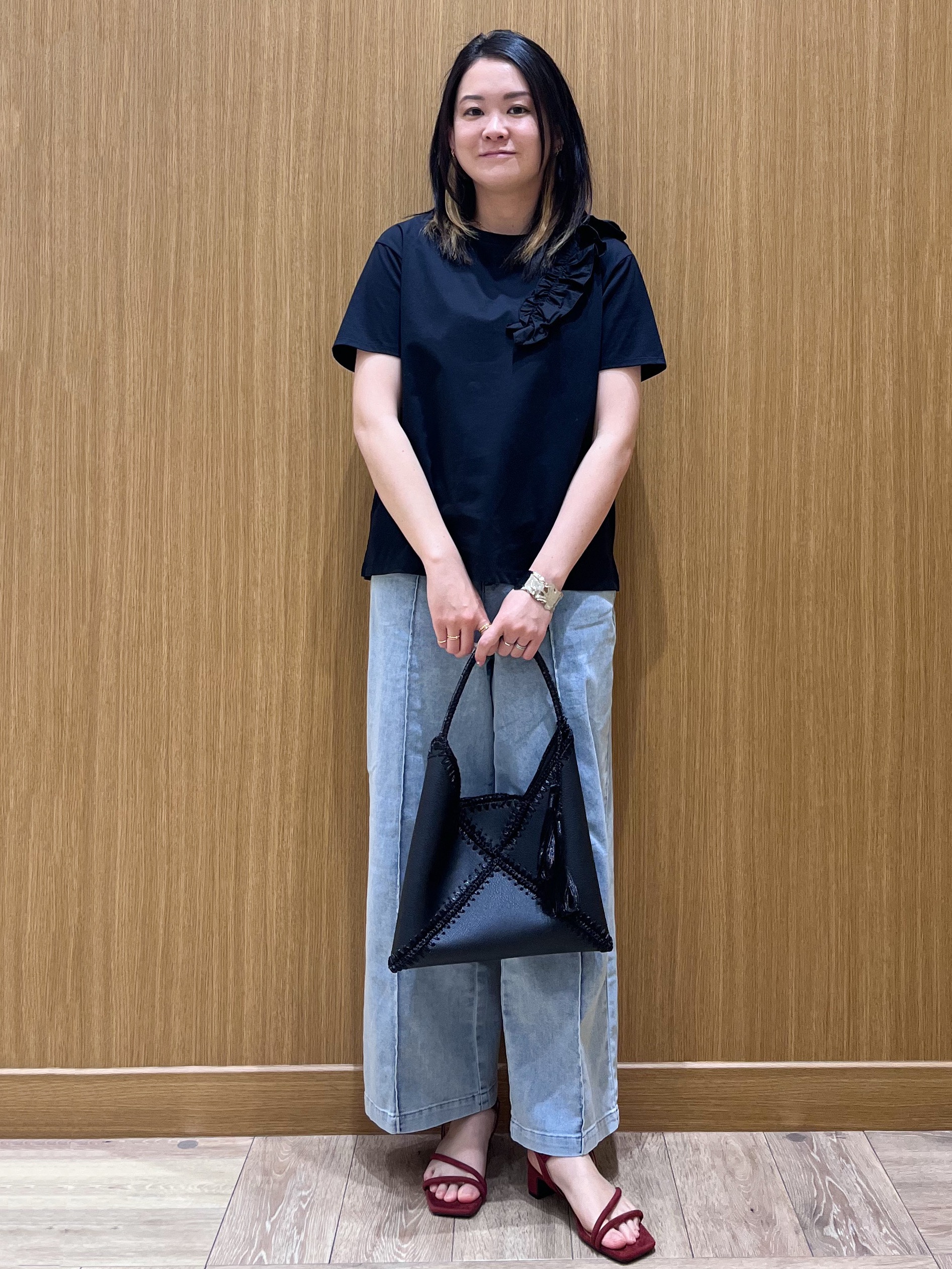 aさんの「OPAQUE.CLIP｜【UV／接触冷感】フリルショルダーカットソー《洗濯機OK》」を使ったコーディネート