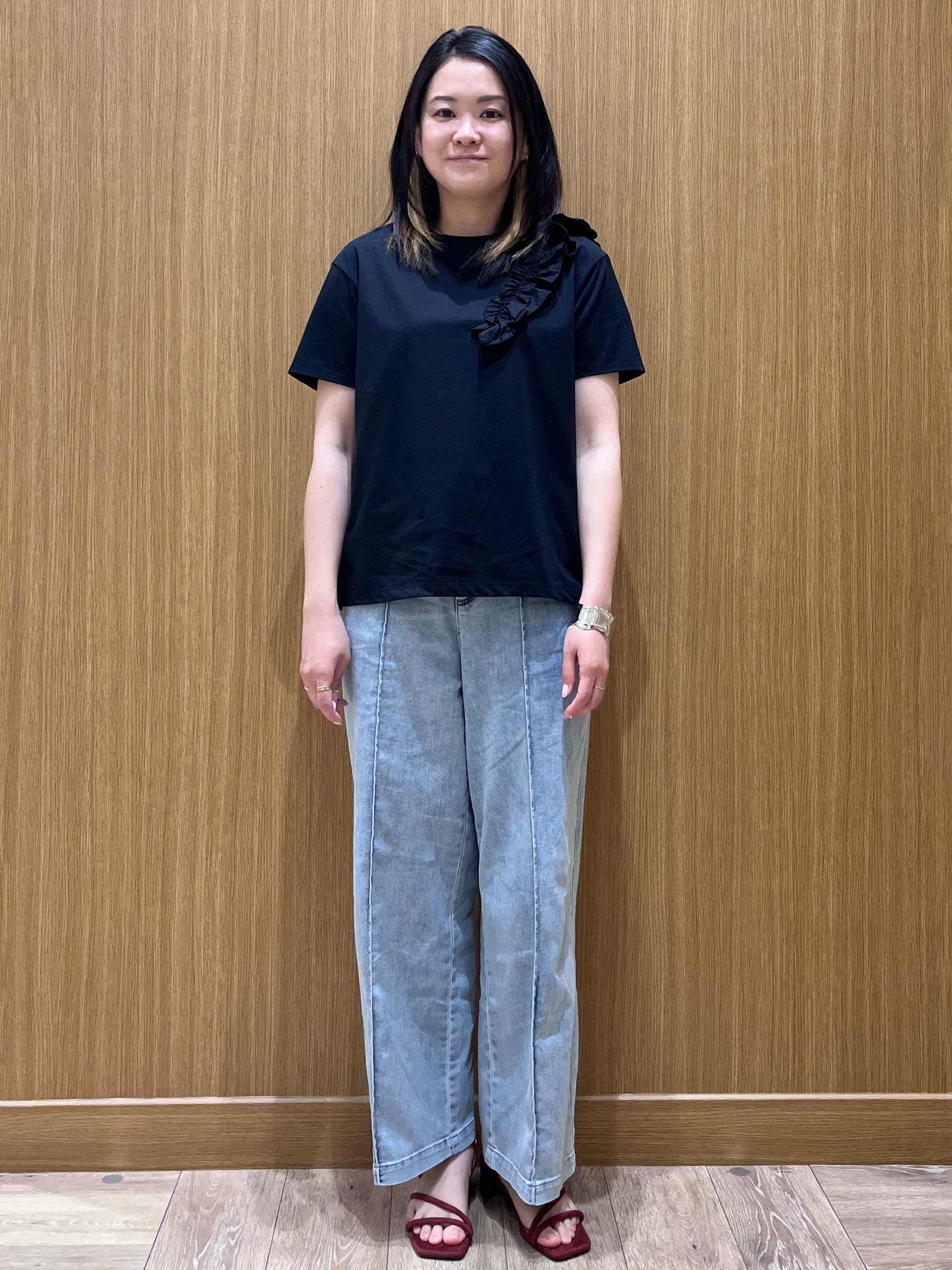 aさんの「OPAQUE.CLIP｜【UV／接触冷感】フリルショルダーカットソー《洗濯機OK》」を使ったコーディネート