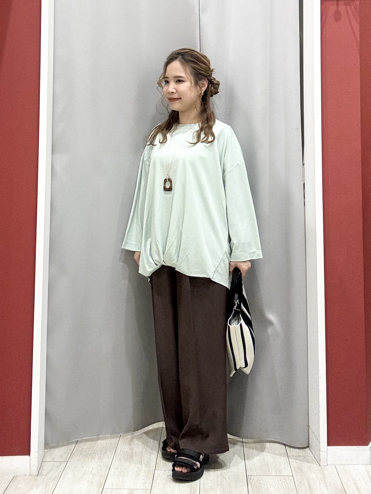 shioさんの「SHOO･LA･RUE｜【ひんやり/洗濯機可/S-LL】着る方がすっきり見えに マルチに使えるミドルトッパーカーディガン」を使ったコーディネート