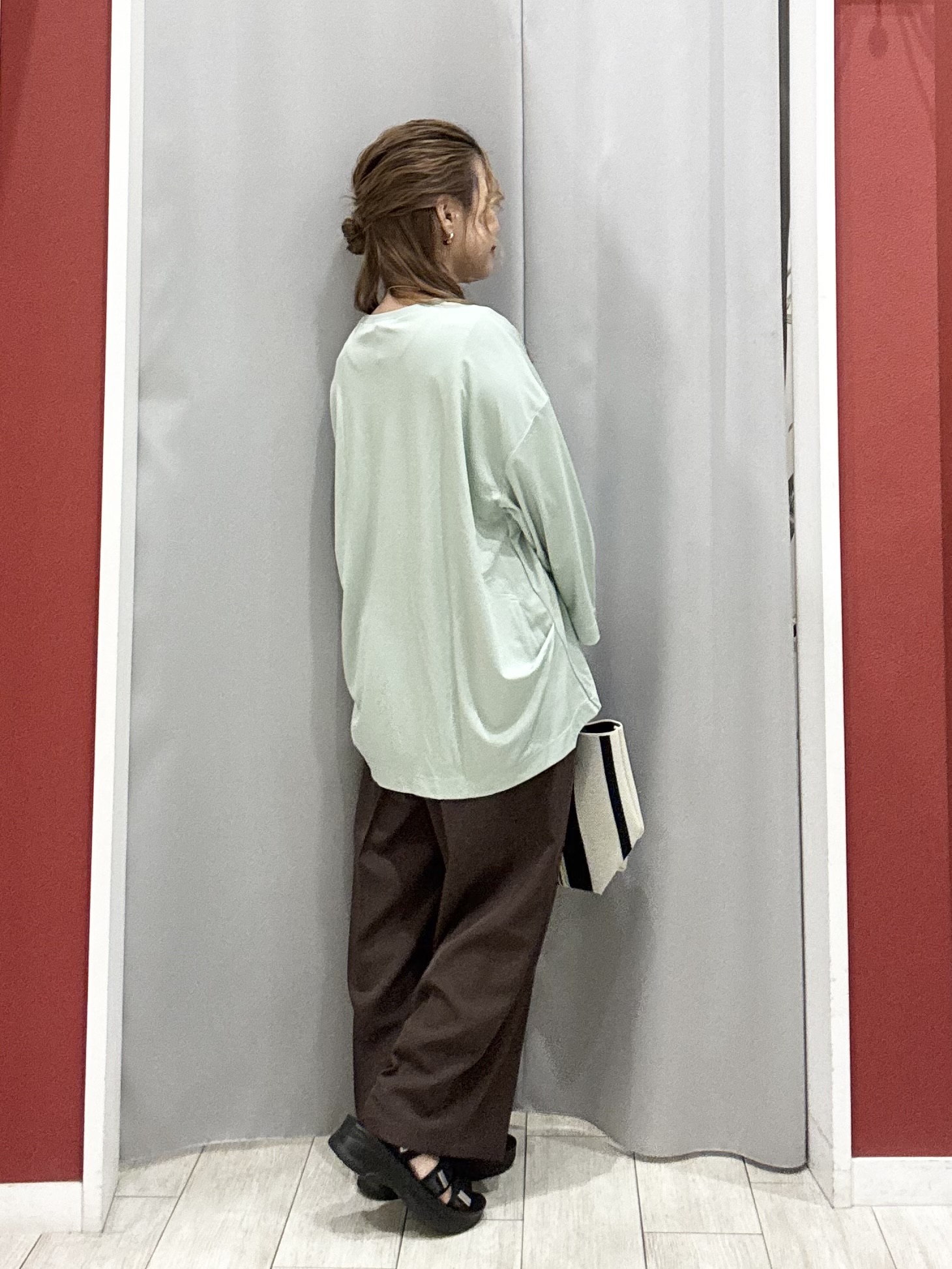 shioさんの「SHOO･LA･RUE｜【ひんやり/洗濯機可/S-LL】着る方がすっきり見えに マルチに使えるミドルトッパーカーディガン」を使ったコーディネート