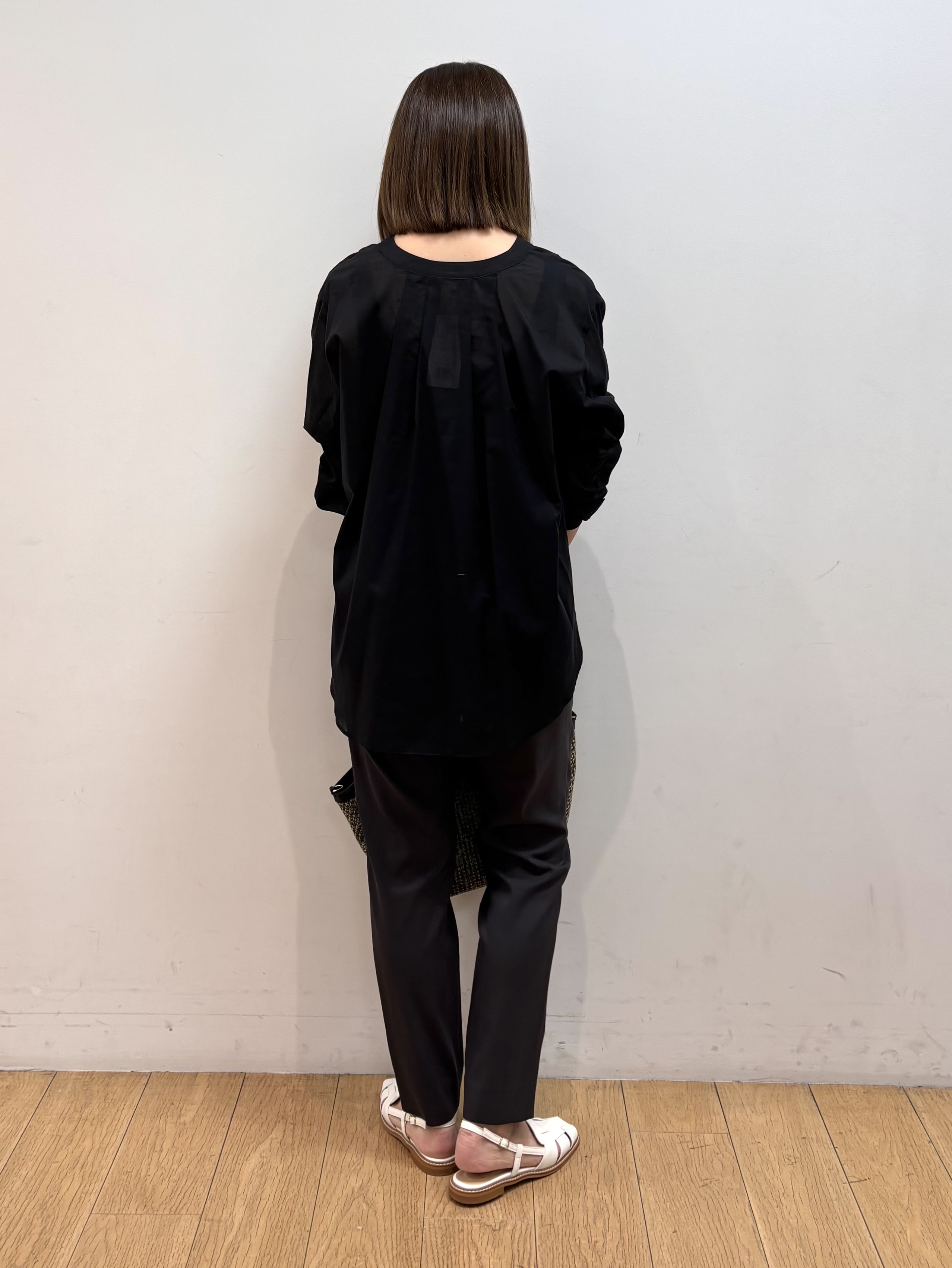 mikkoさんの「INDIVI｜【洗える／軽やか】無地＆ストライプ柄 切替タックブラウス」を使ったコーディネート