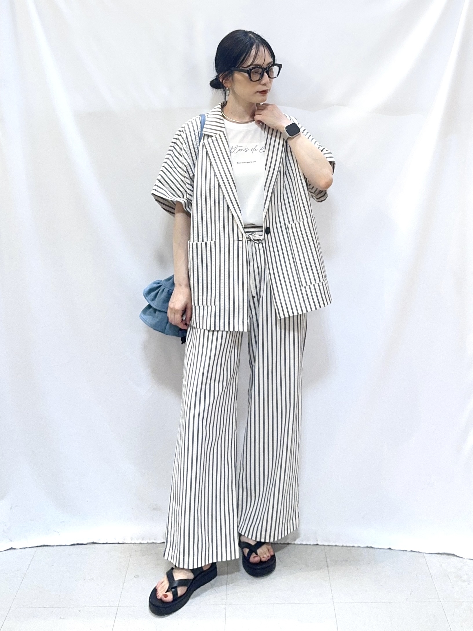 𝐇𝐢𝐫𝐨𝐦𝐢さんの「SHOO･LA･RUE｜【ひんやり/吸水速乾/セットアップ可】羽織るだけで主役になる サッカーストライプシャツジャケット」を使ったコーディネート