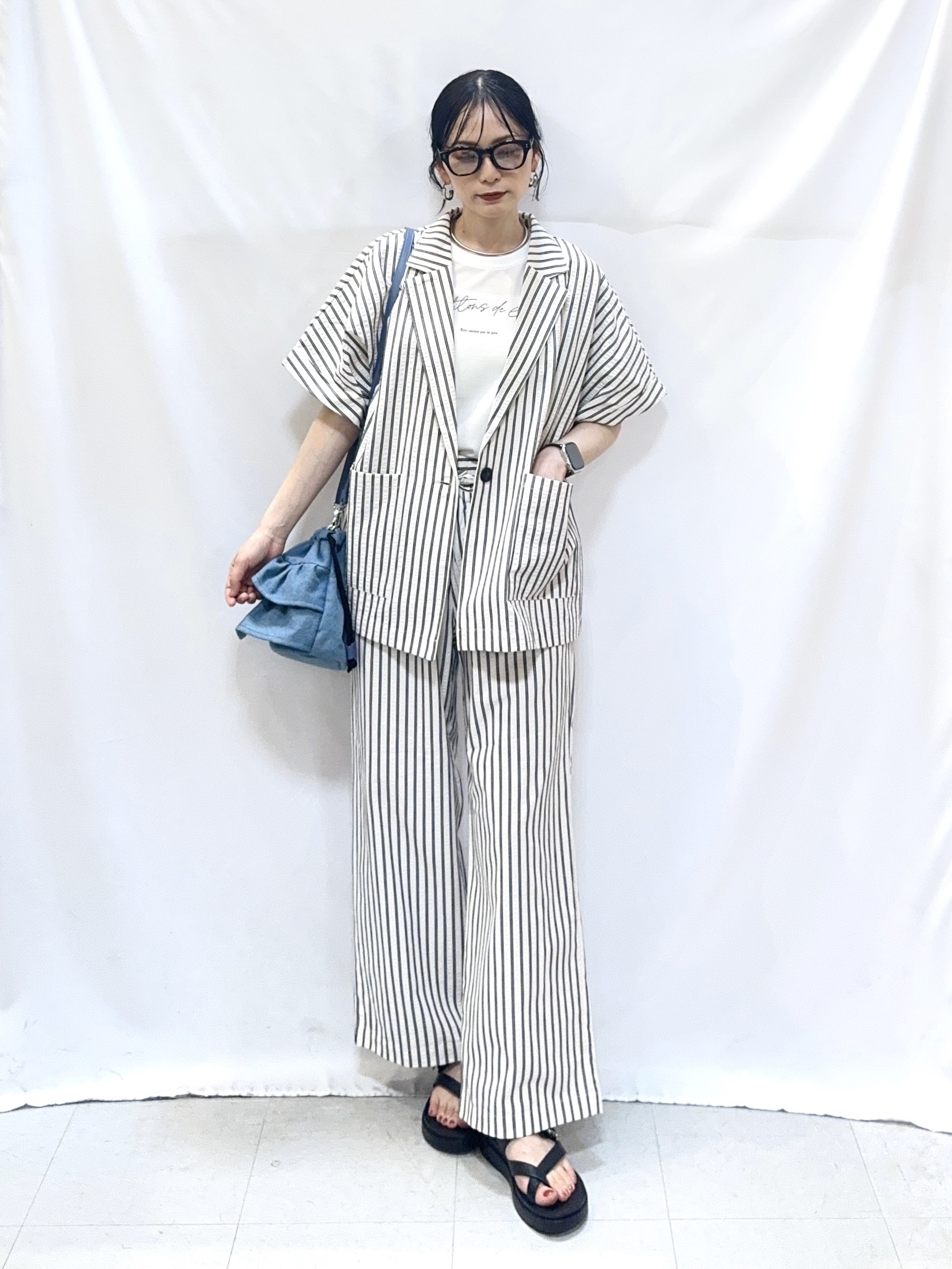 𝐇𝐢𝐫𝐨𝐦𝐢さんの「SHOO･LA･RUE｜【ひんやり/吸水速乾/セットアップ可】羽織るだけで主役になる サッカーストライプシャツジャケット」を使ったコーディネート
