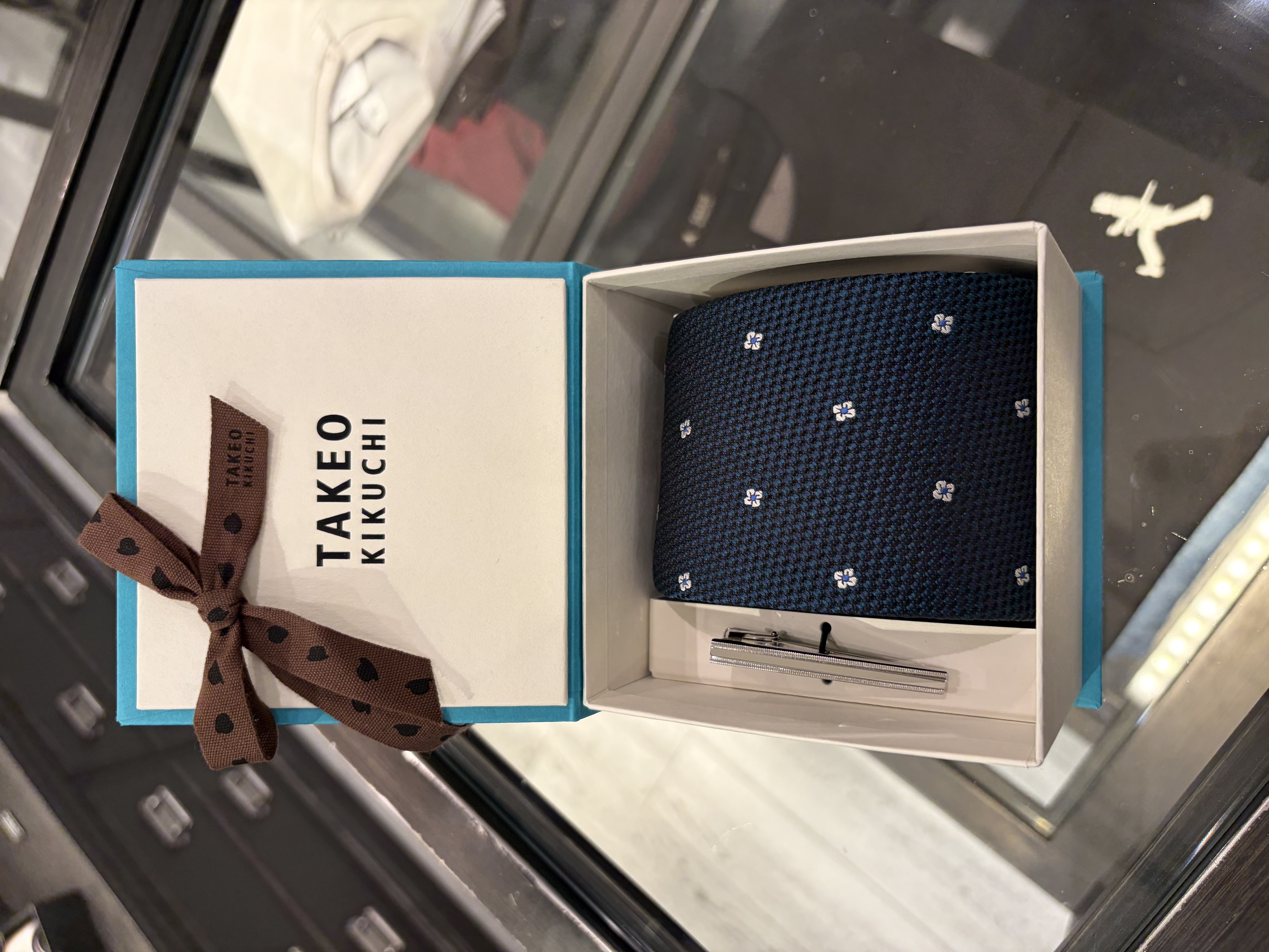 ふみふみさんの「TAKEO KIKUCHI｜フラワードットネクタイ＆タイバー カラーBOXセット」を使ったコーディネート