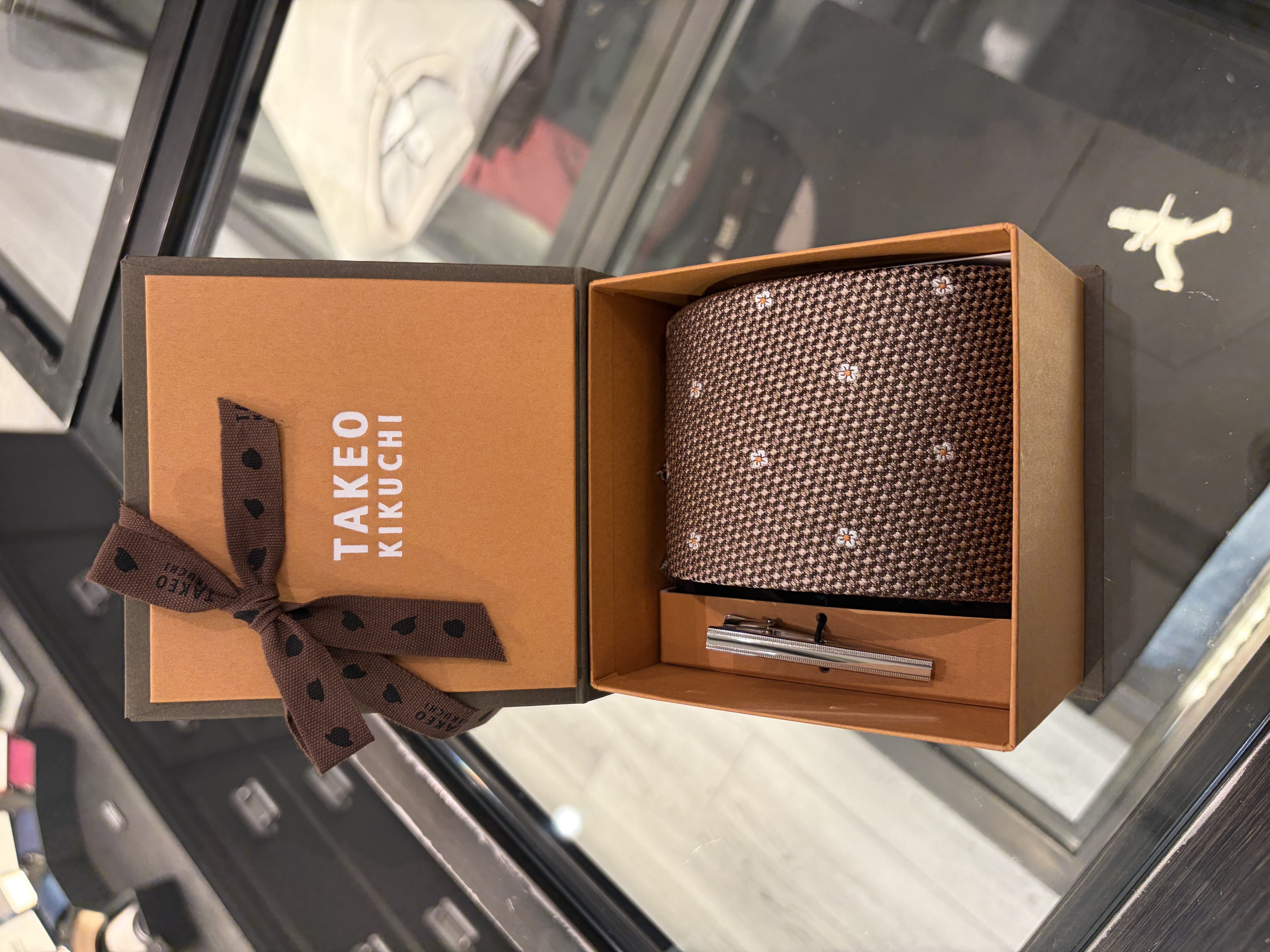 ふみふみさんの「TAKEO KIKUCHI｜フラワードットネクタイ＆タイバー カラーBOXセット」を使ったコーディネート