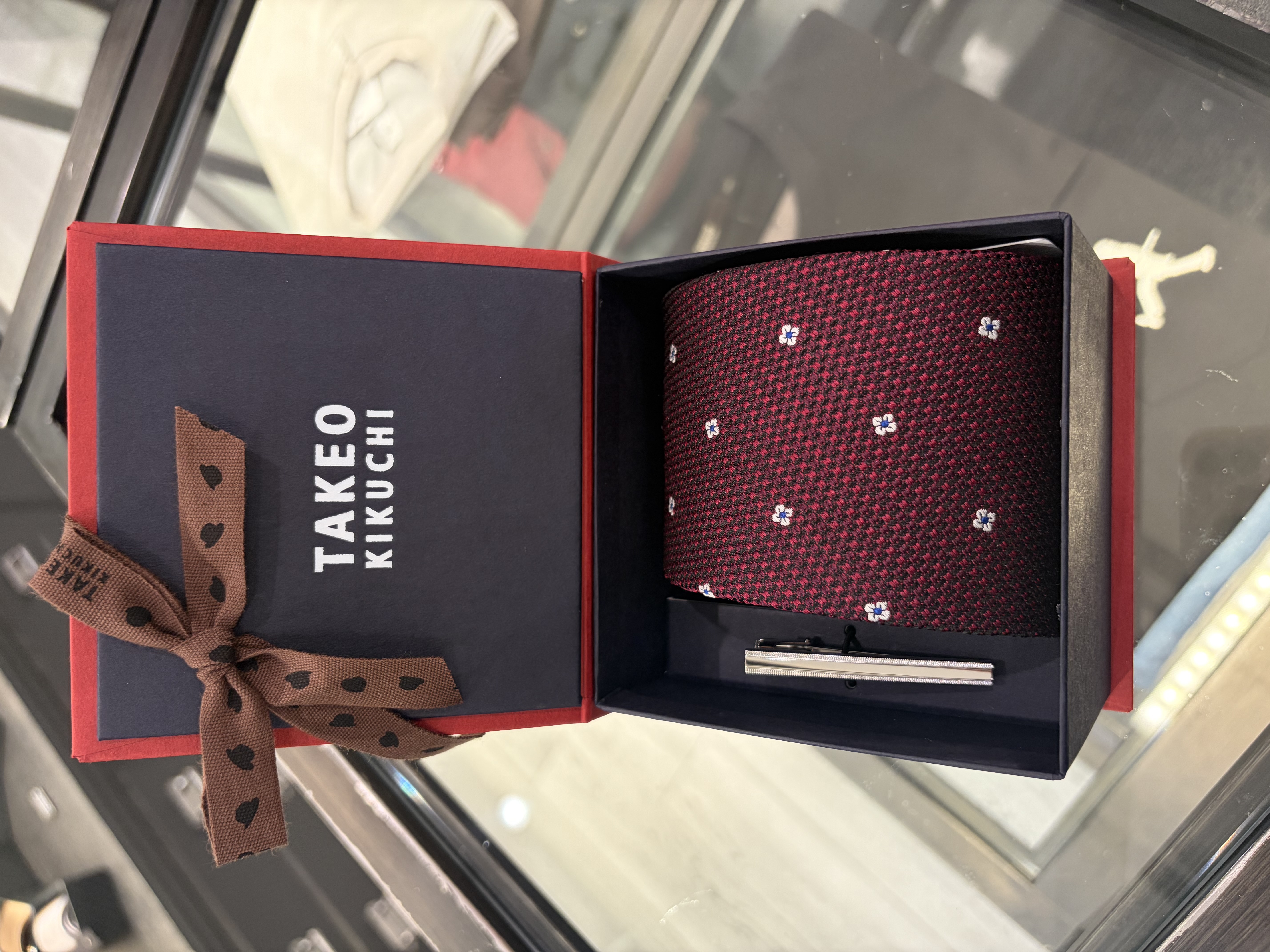 ふみふみさんの「TAKEO KIKUCHI｜フラワードットネクタイ＆タイバー カラーBOXセット」を使ったコーディネート