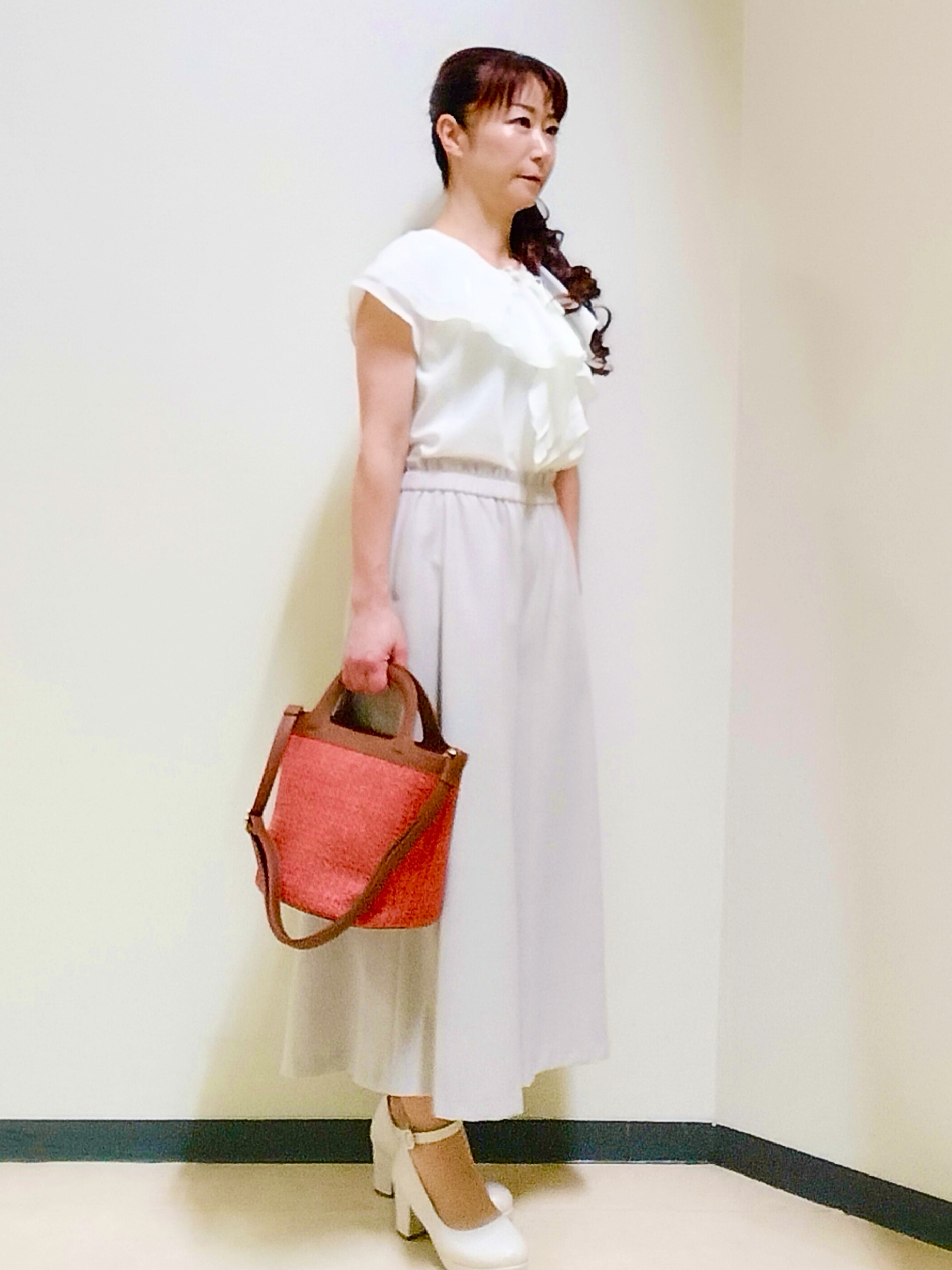 花さんの「Reflect｜【通気性あり／涼しい／マシンウォッシャブル】フリルブラウス」を使ったコーディネート