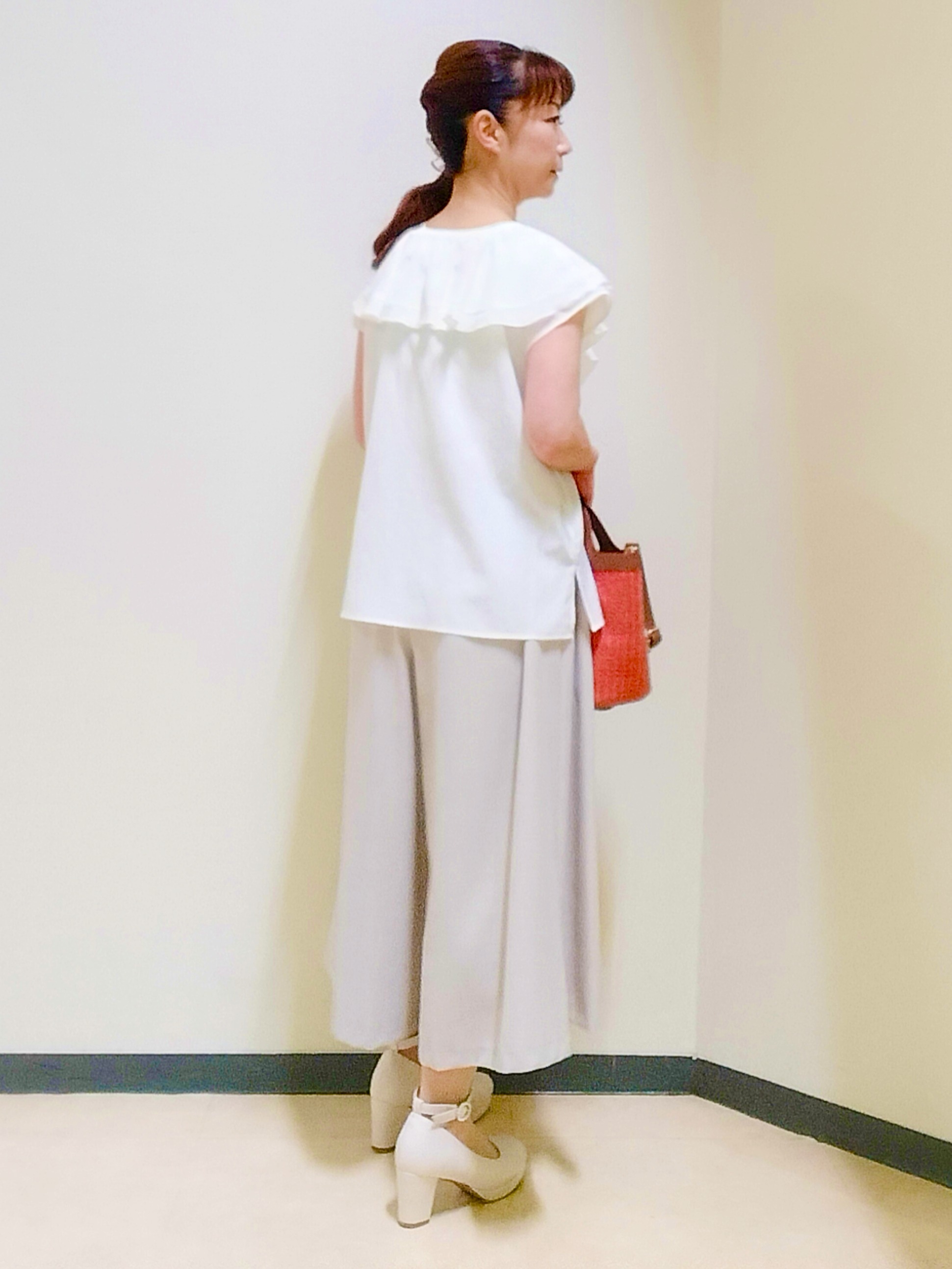 花さんの「Reflect｜【通気性あり／涼しい／マシンウォッシャブル】フリルブラウス」を使ったコーディネート