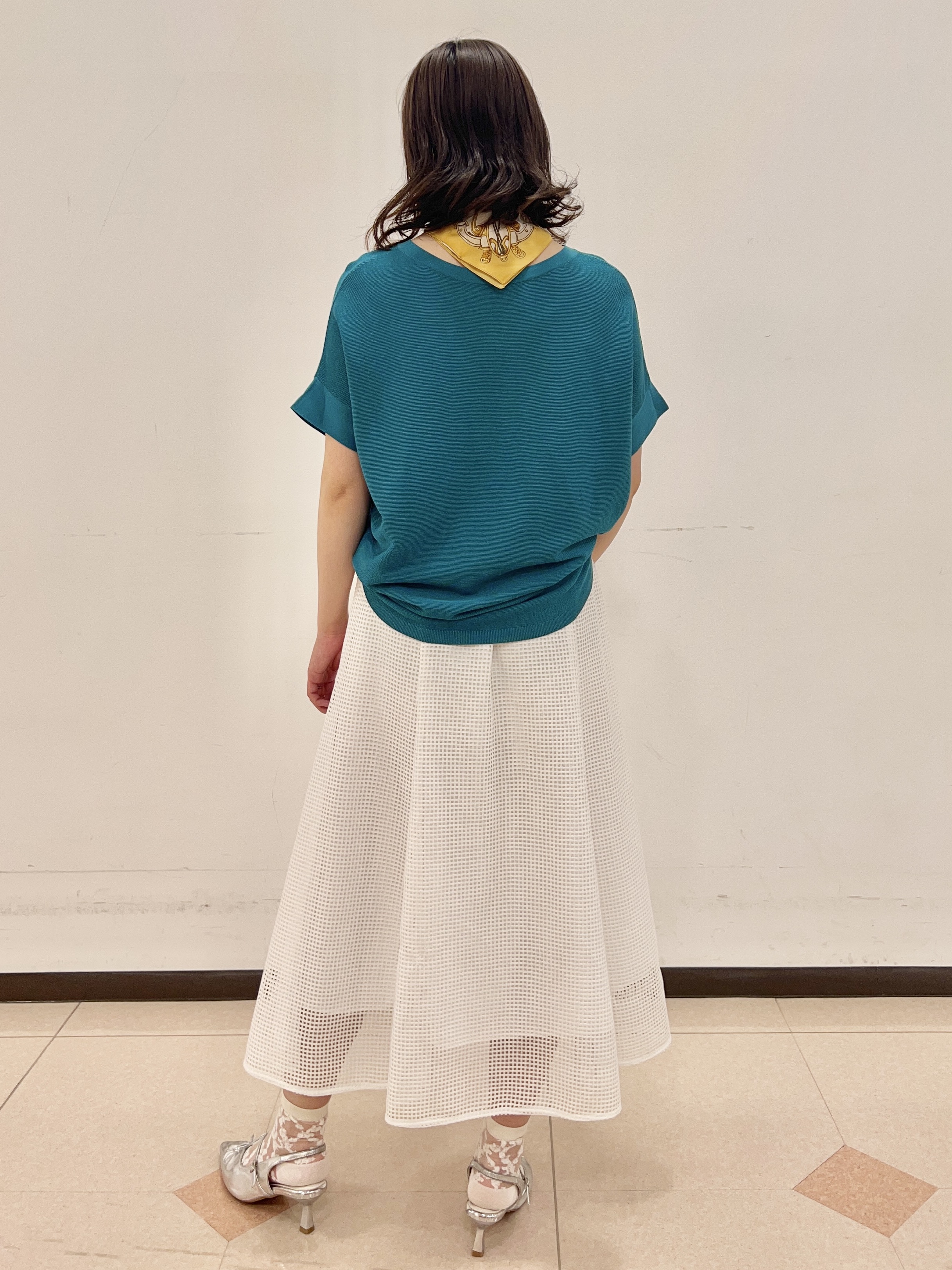 りおさんの「UNTITLED｜【11色展開/体型カバー】前後2WAYフレンチスリーブニット」を使ったコーディネート