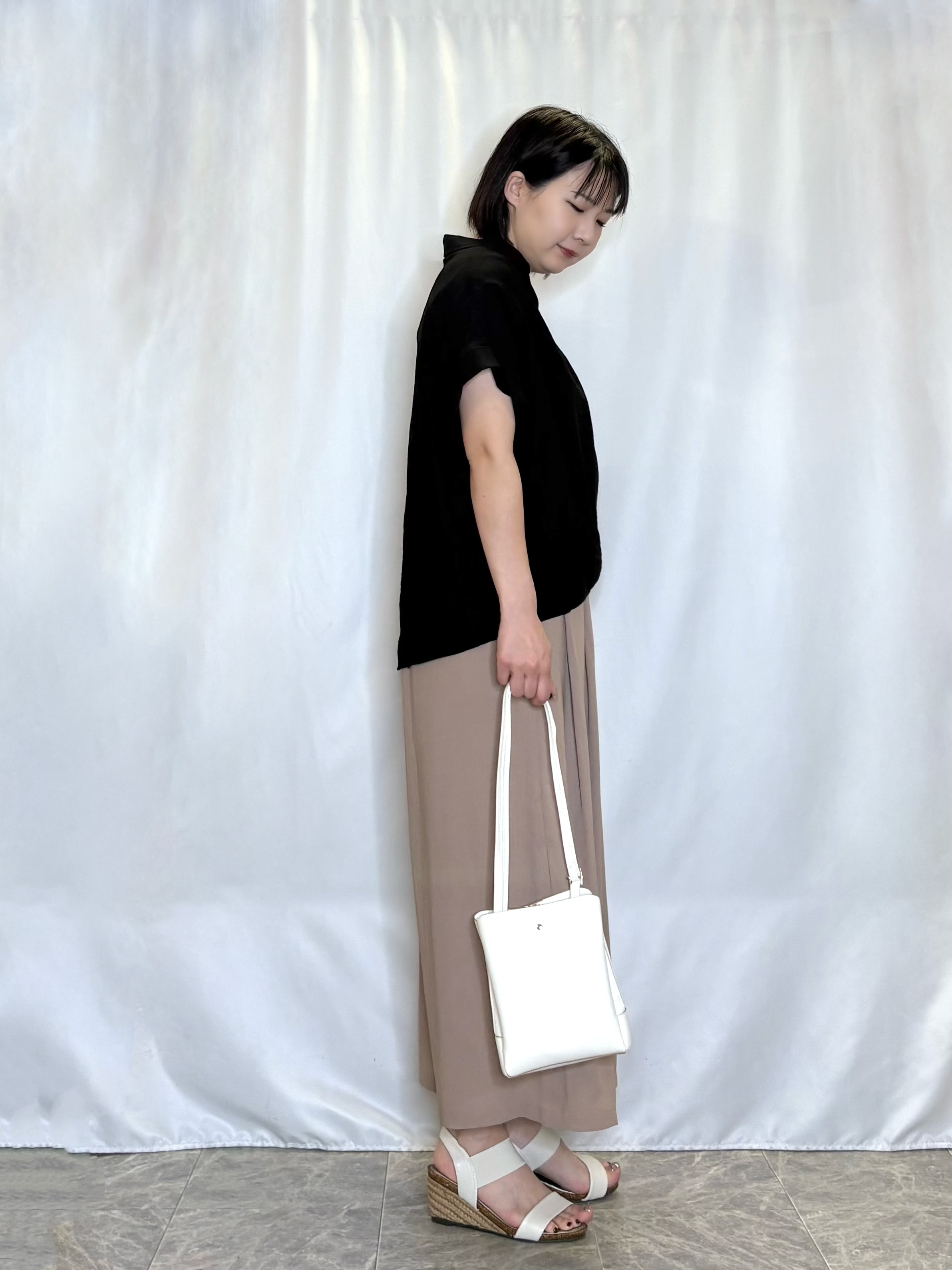 ネリさんの「SHOO･LA･RUE｜【ひんやり/S-LL/洗濯機可】インせず着られる 裾タック スキッパーシャツ」を使ったコーディネート