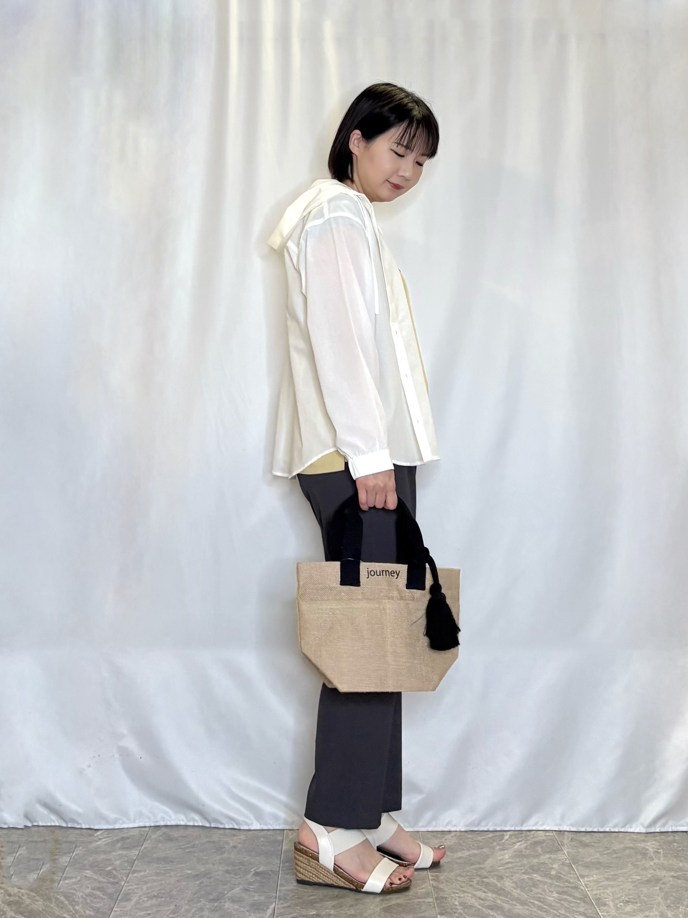 ネリさんの「SHOO･LA･RUE｜【さらり快適/洗濯機可/S-LL】UVカット機能付き ライトな着心地 ひんやりシャツパーカ」を使ったコーディネート