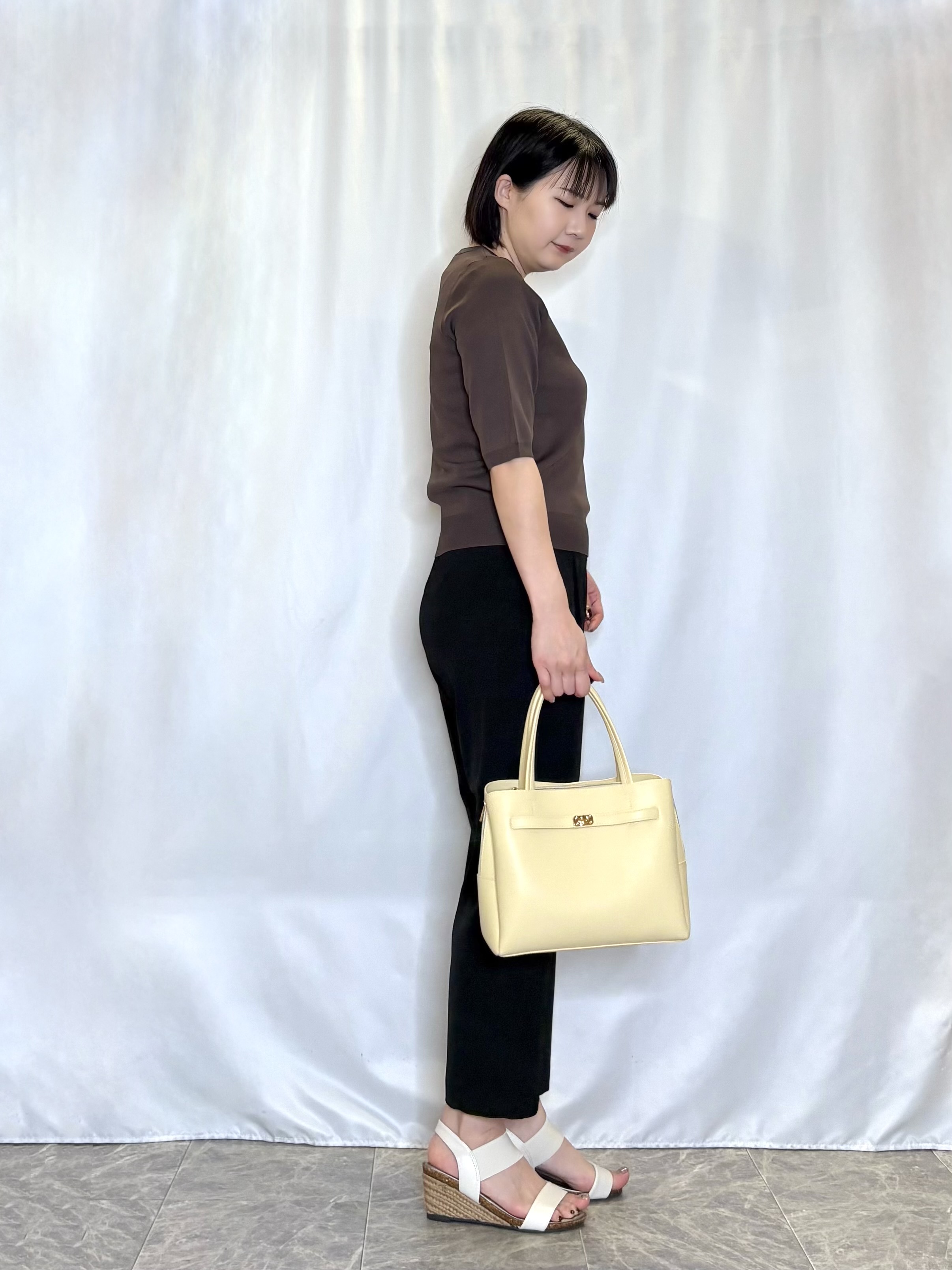 ネリさんの「SHOO･LA･RUE｜【毎日洗える/S-LL/ひんやり/UV】上半身すっきり 二の腕見せない5分袖ニット」を使ったコーディネート