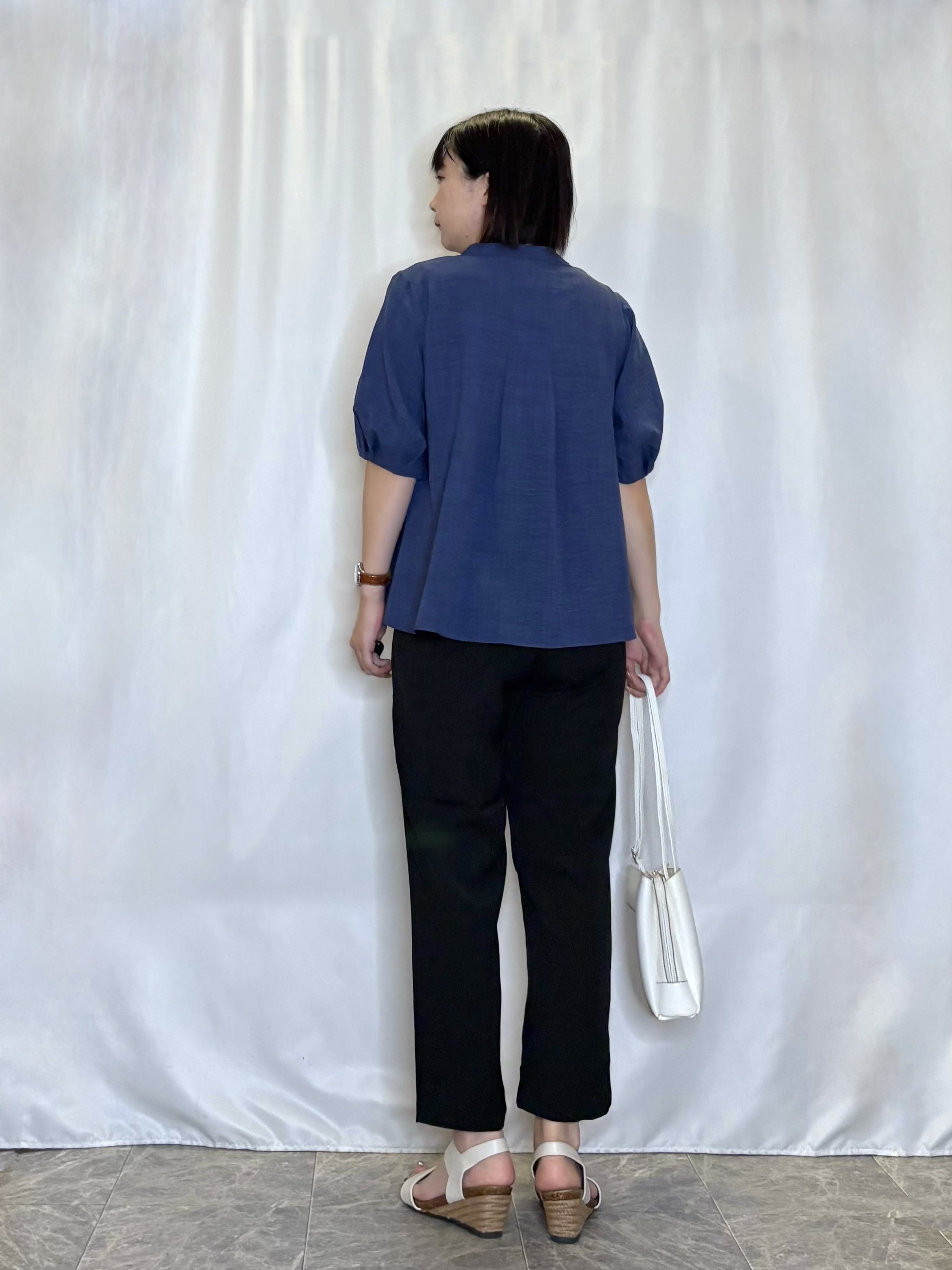 ネリさんの「SHOO･LA･RUE｜【高レビュー/洗濯後しわになりにくい/インせず着られる】自然に体型カバー 麻調ペプラムブラウス」を使ったコーディネート
