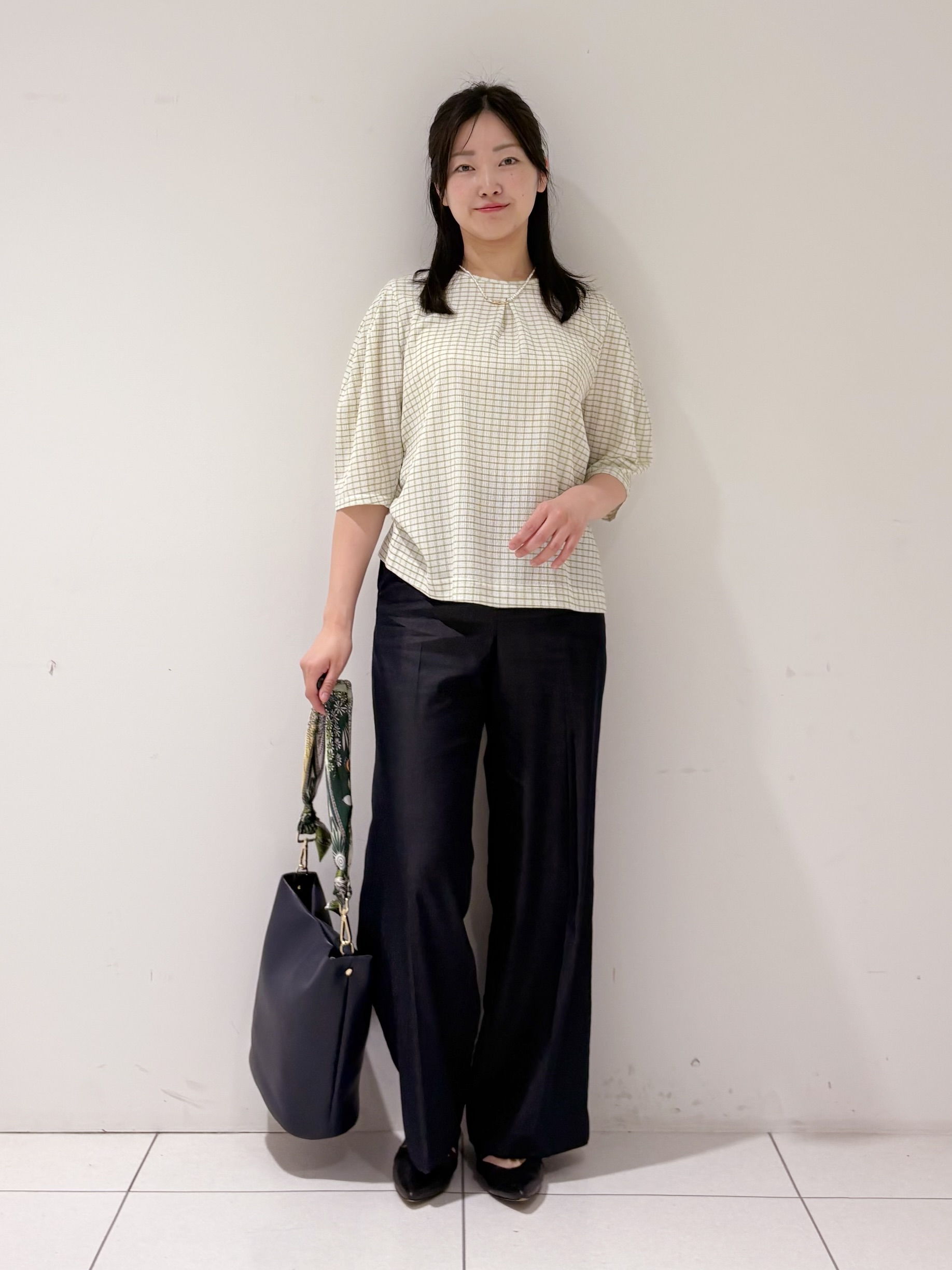 momokoさんの「INDIVI｜【UVケア／吸汗速乾】チェック柄タックボリュームスリーブトップス」を使ったコーディネート