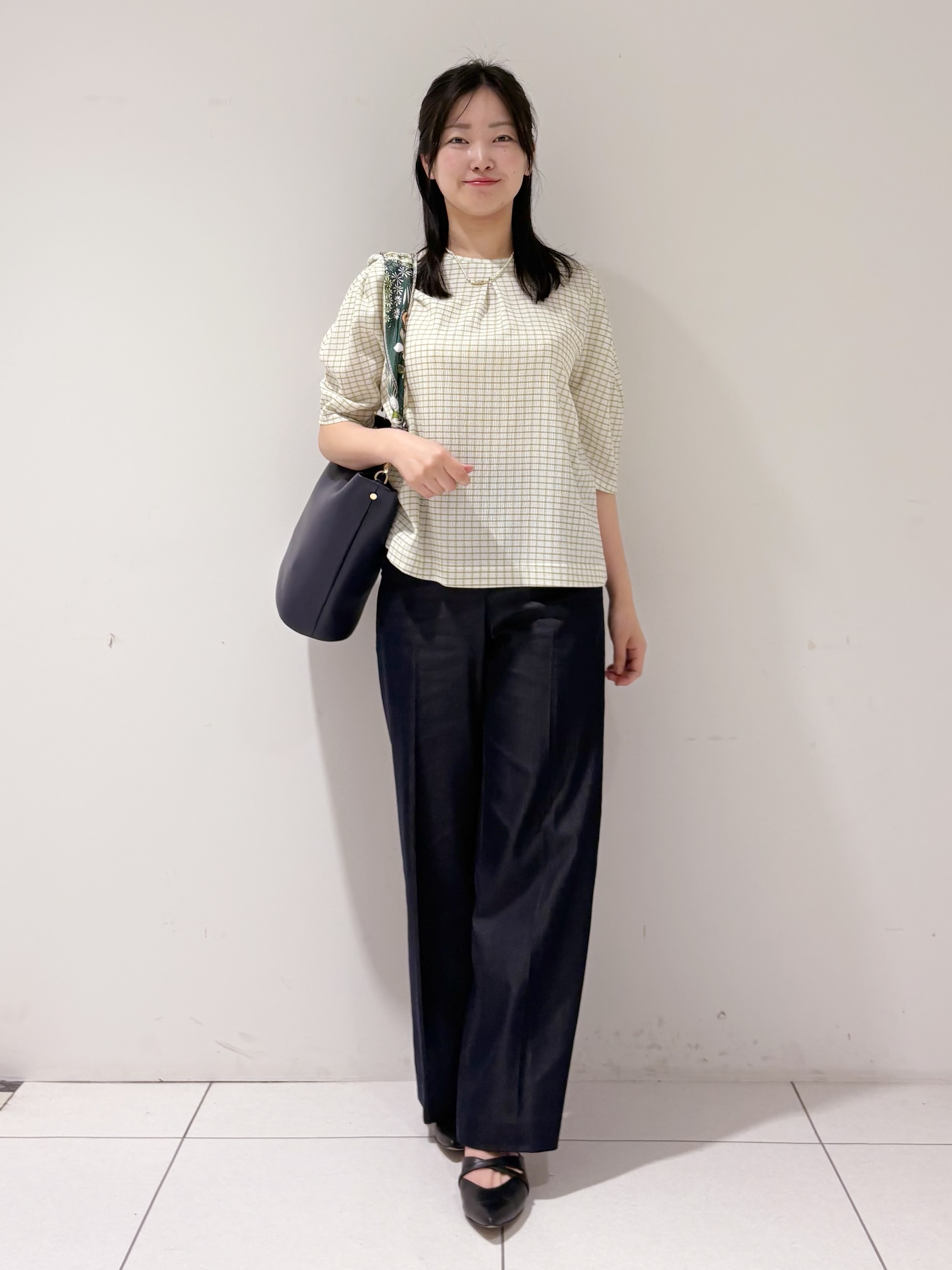 momokoさんの「INDIVI｜【UVケア／吸汗速乾】チェック柄タックボリュームスリーブトップス」を使ったコーディネート