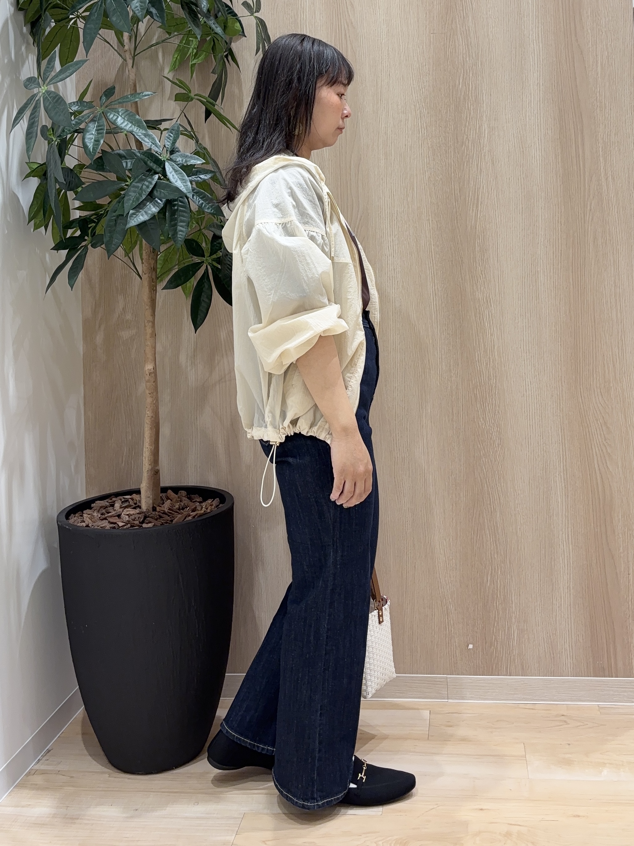 miraiさんの「grove｜【洗濯機OK】朝晩の気温差に◎軽やかシアーナイロンフーディブルゾン」を使ったコーディネート