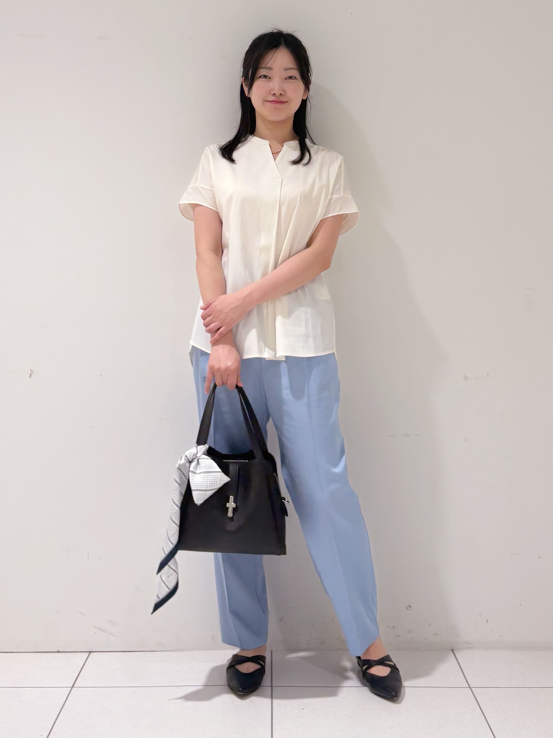 momokoさんの「INDIVI｜【洗える／SETUP可能】スキッパーブラウス」を使ったコーディネート