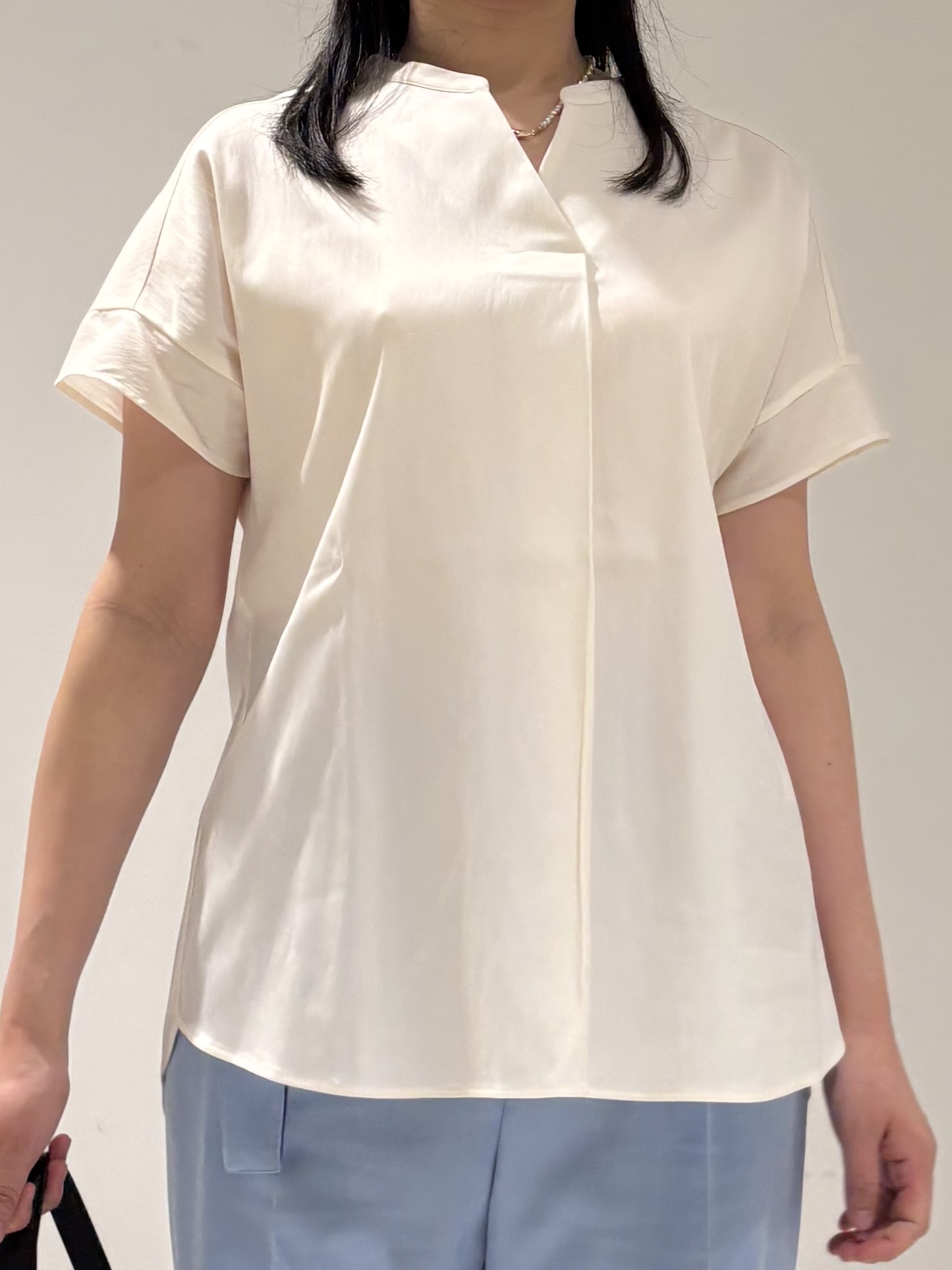 momokoさんの「INDIVI｜【洗える／SETUP可能】スキッパーブラウス」を使ったコーディネート