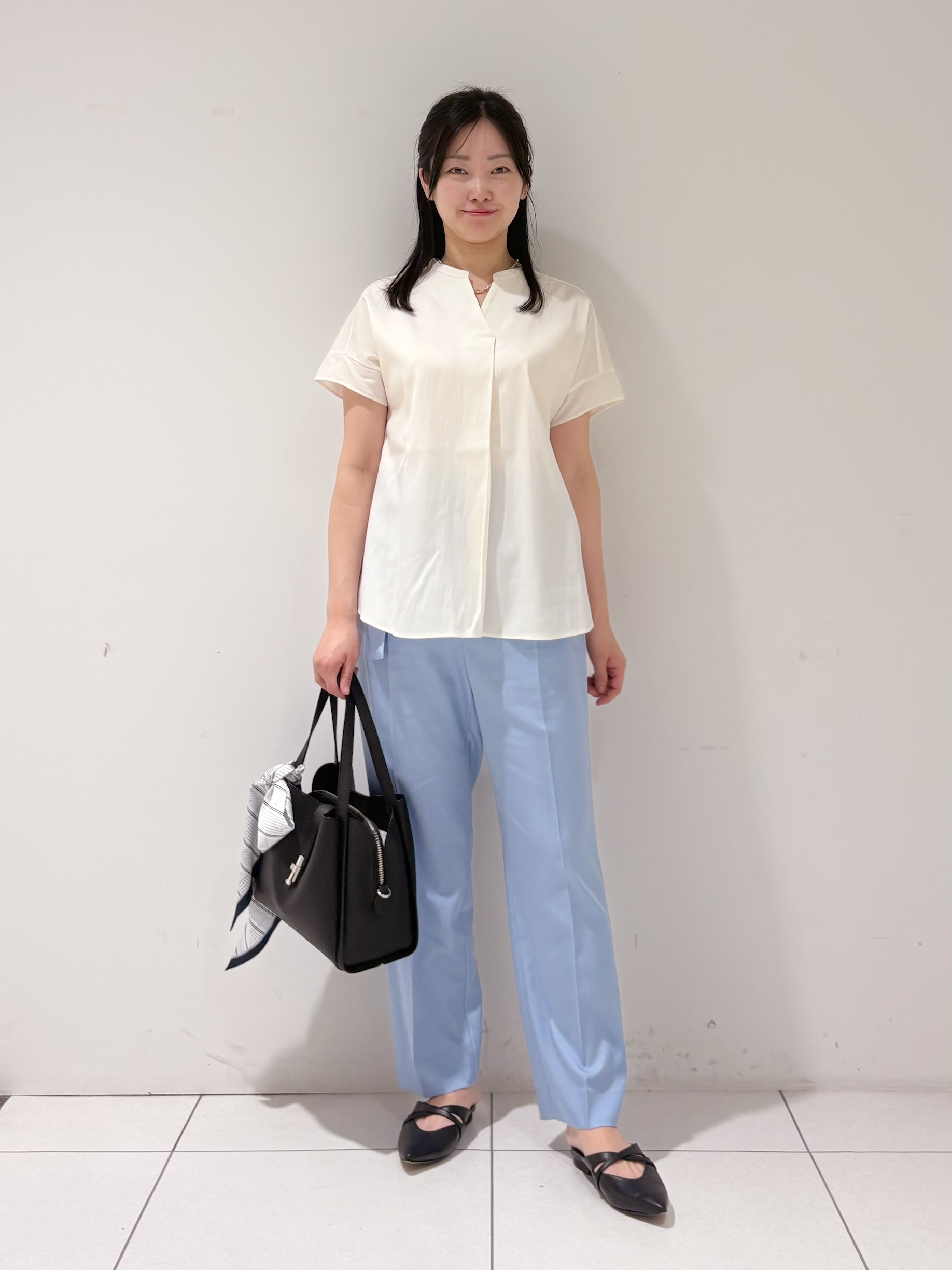 momokoさんの「INDIVI｜【洗える／SETUP可能】スキッパーブラウス」を使ったコーディネート