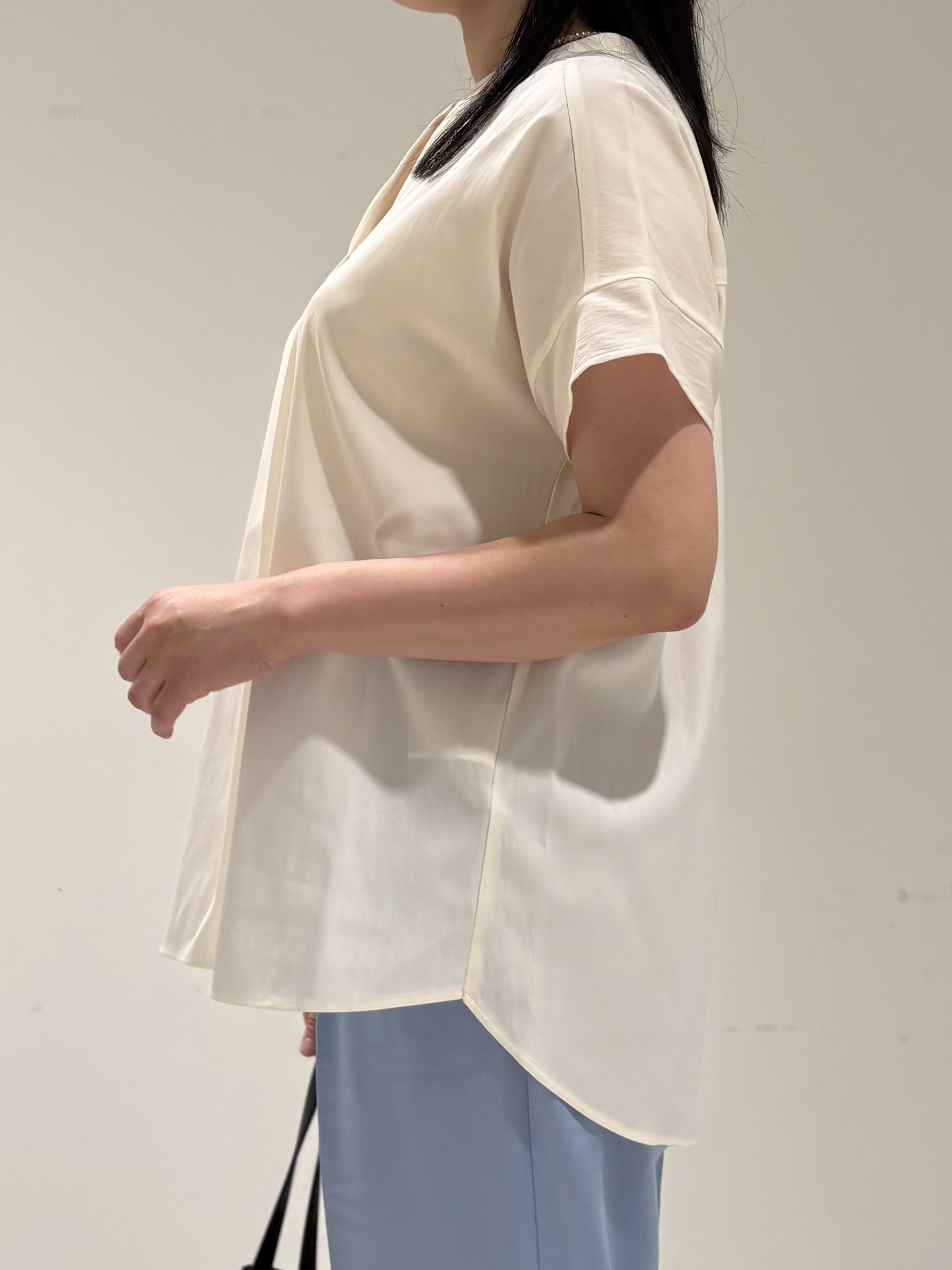 momokoさんの「INDIVI｜【洗える／SETUP可能】スキッパーブラウス」を使ったコーディネート