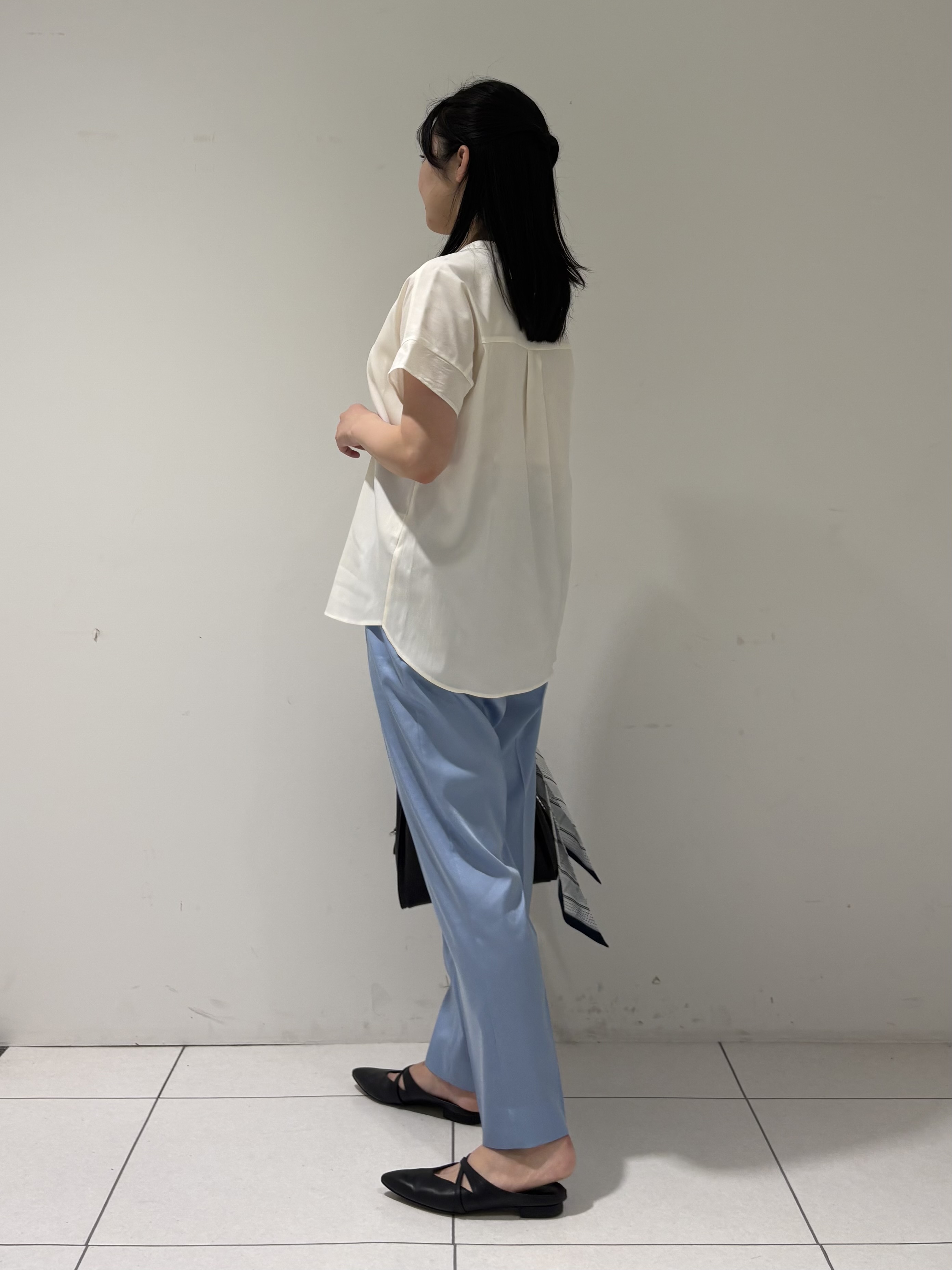 momokoさんの「INDIVI｜【洗える／SETUP可能】スキッパーブラウス」を使ったコーディネート