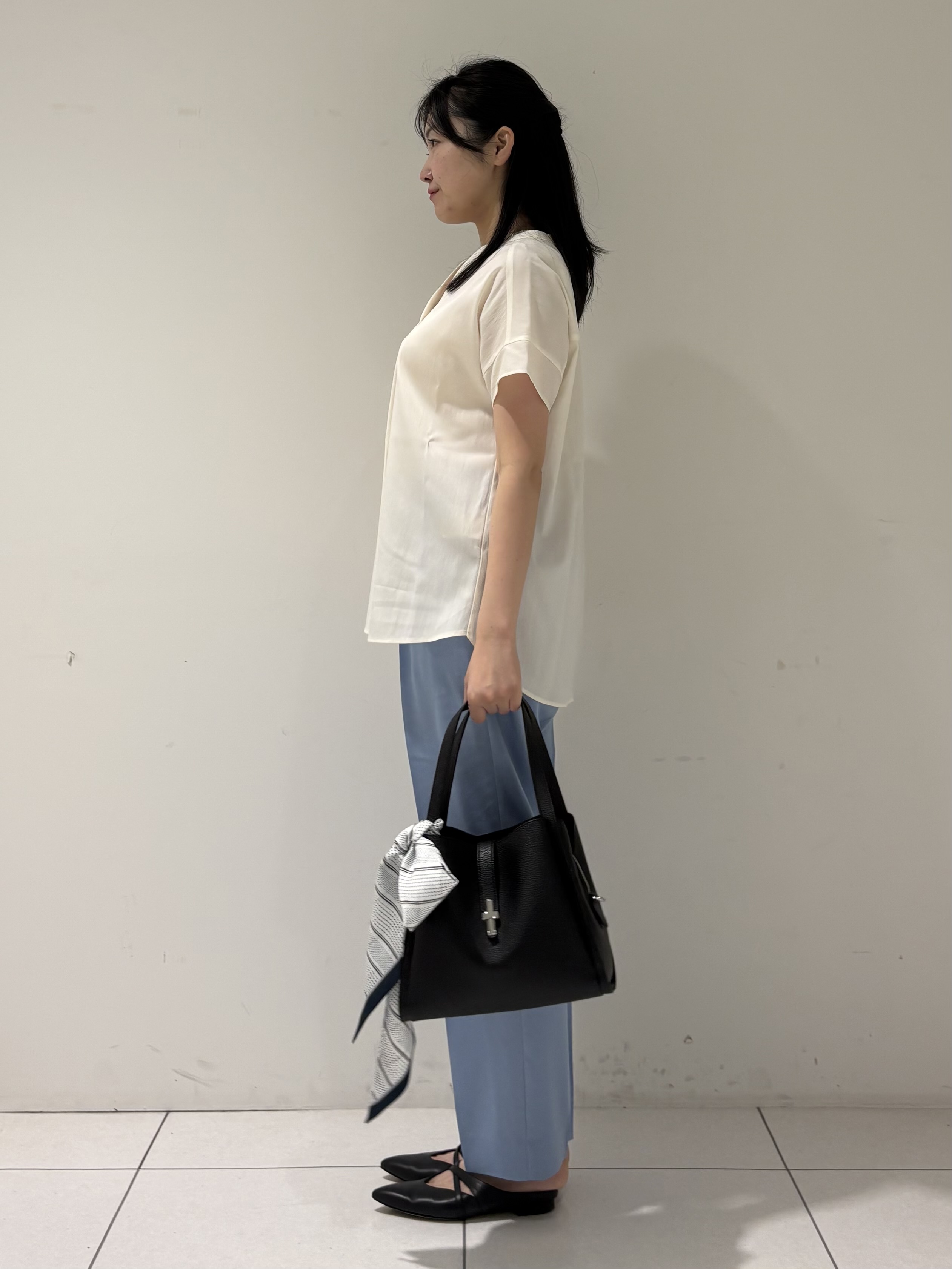 momokoさんの「INDIVI｜【洗える／SETUP可能】スキッパーブラウス」を使ったコーディネート