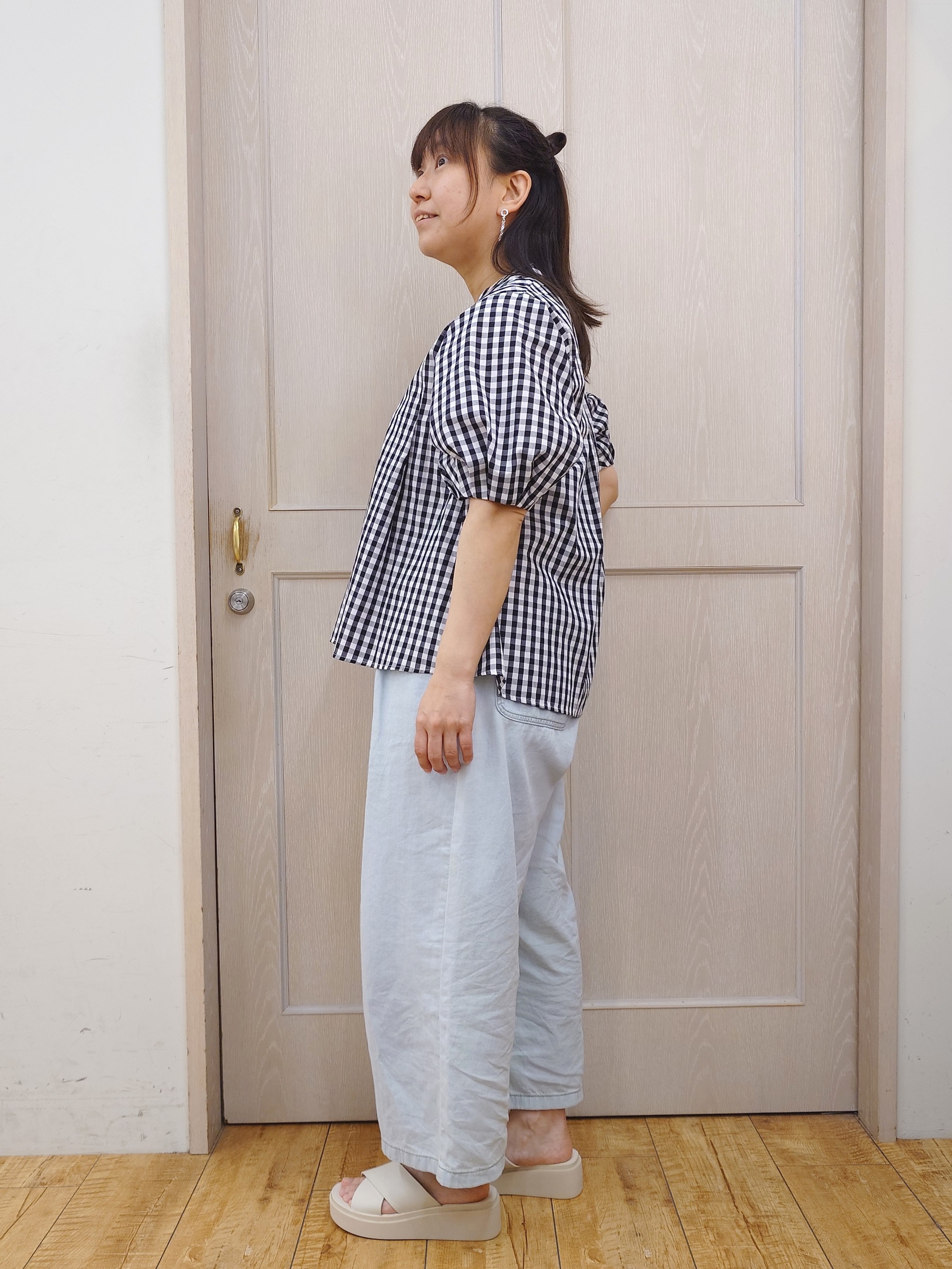 とろろさんの「SHOO･LA･RUE｜【高レビュー/洗濯後しわになりにくい/インせず着られる】自然に体型カバー 麻調ペプラムブラウス」を使ったコーディネート