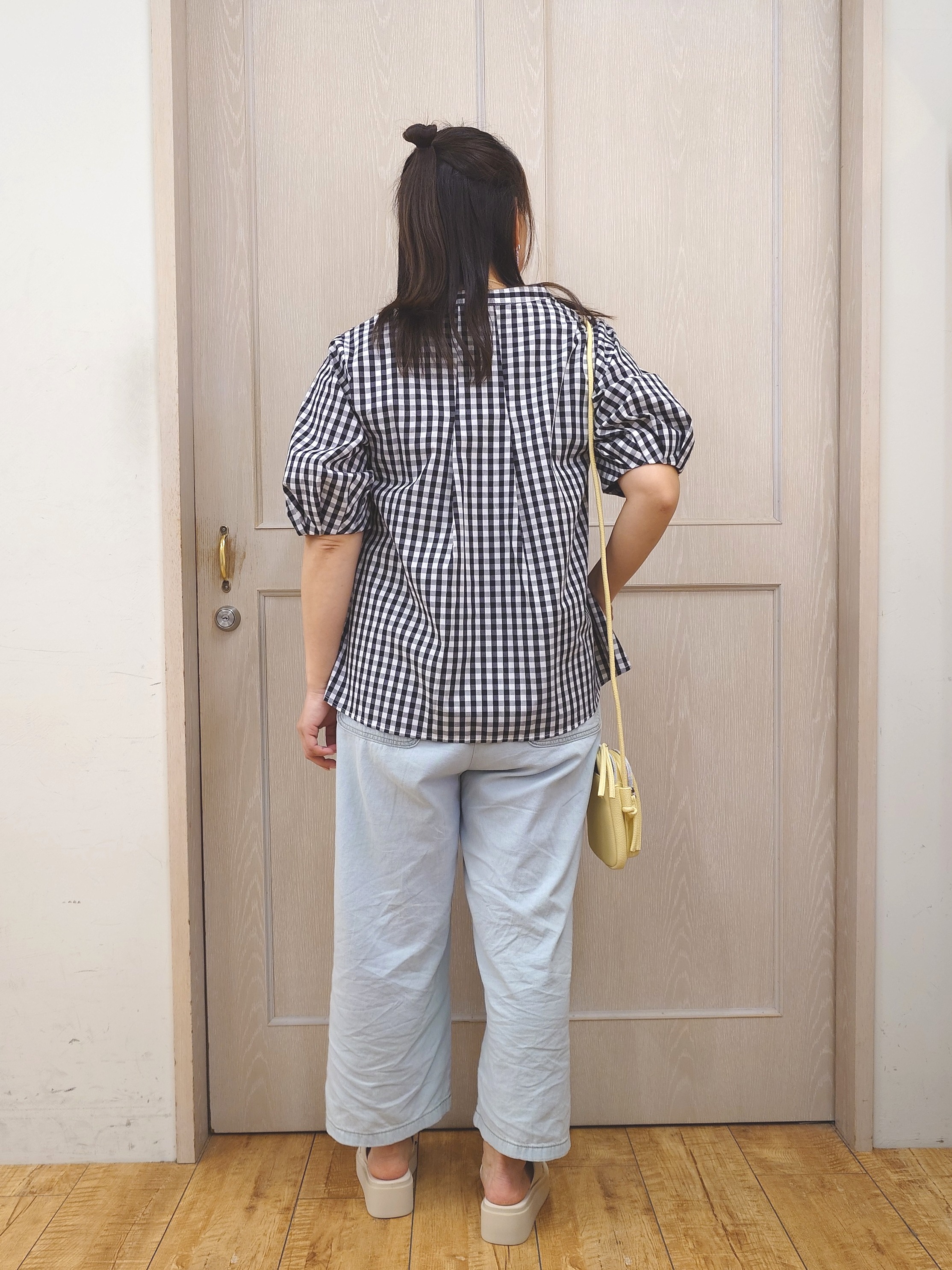 とろろさんの「SHOO･LA･RUE｜【高レビュー/洗濯後しわになりにくい/インせず着られる】自然に体型カバー 麻調ペプラムブラウス」を使ったコーディネート