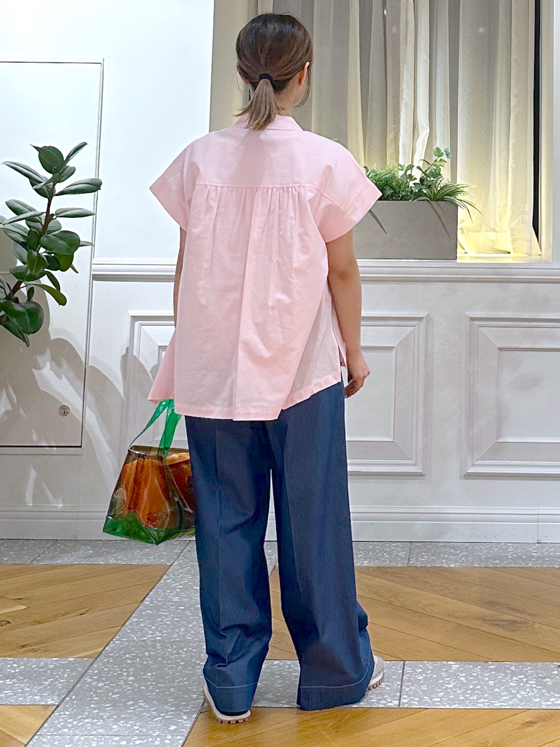 なべこさんの「DRESSTERIOR｜【毎年人気/ウォッシャブル】バックフレアオックスシャツ」を使ったコーディネート