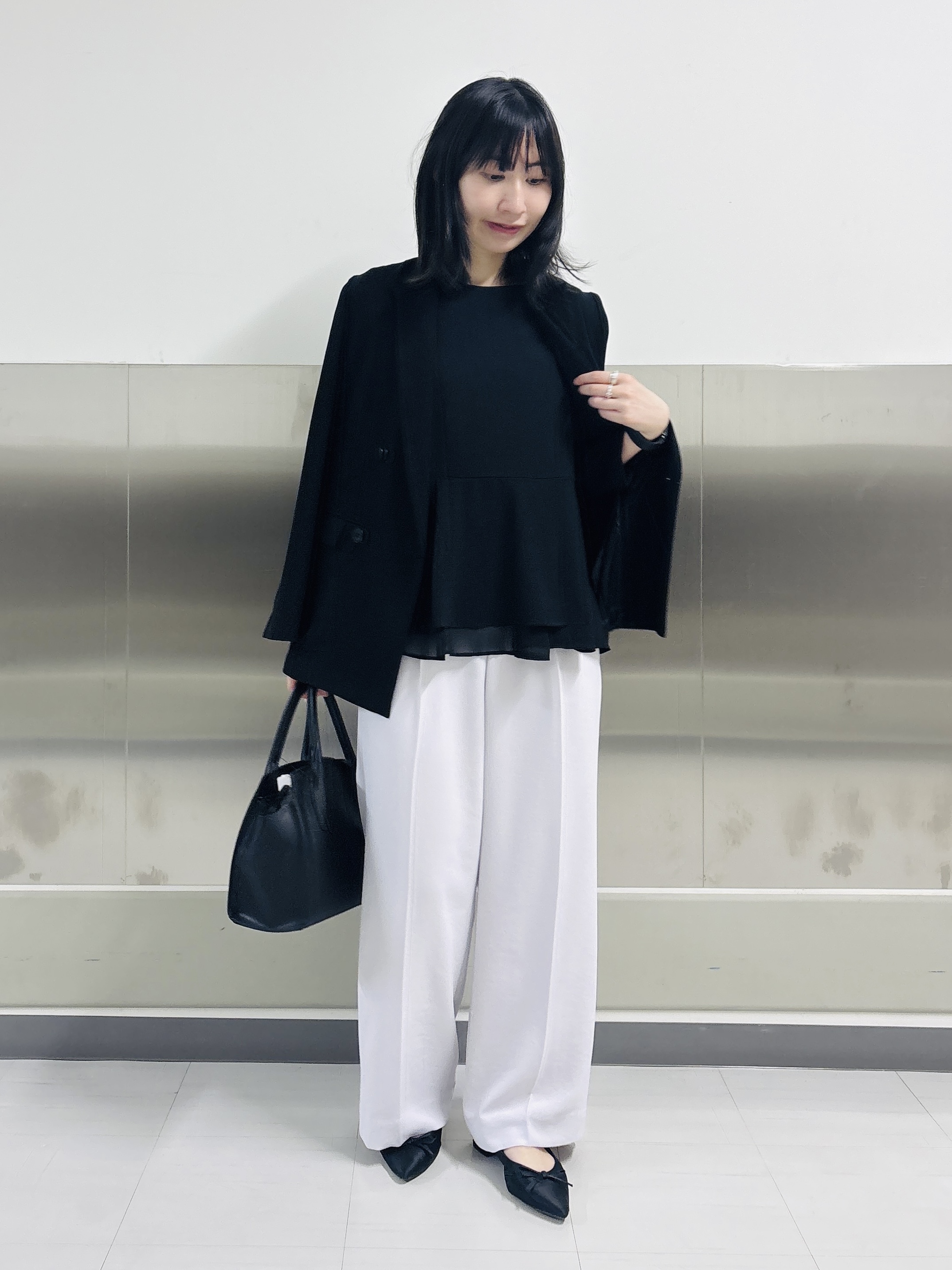 Yoshimiさんの「INDIVI｜【洗える／多機能／SETUP可】着る日傘ダブルジャケット」を使ったコーディネート