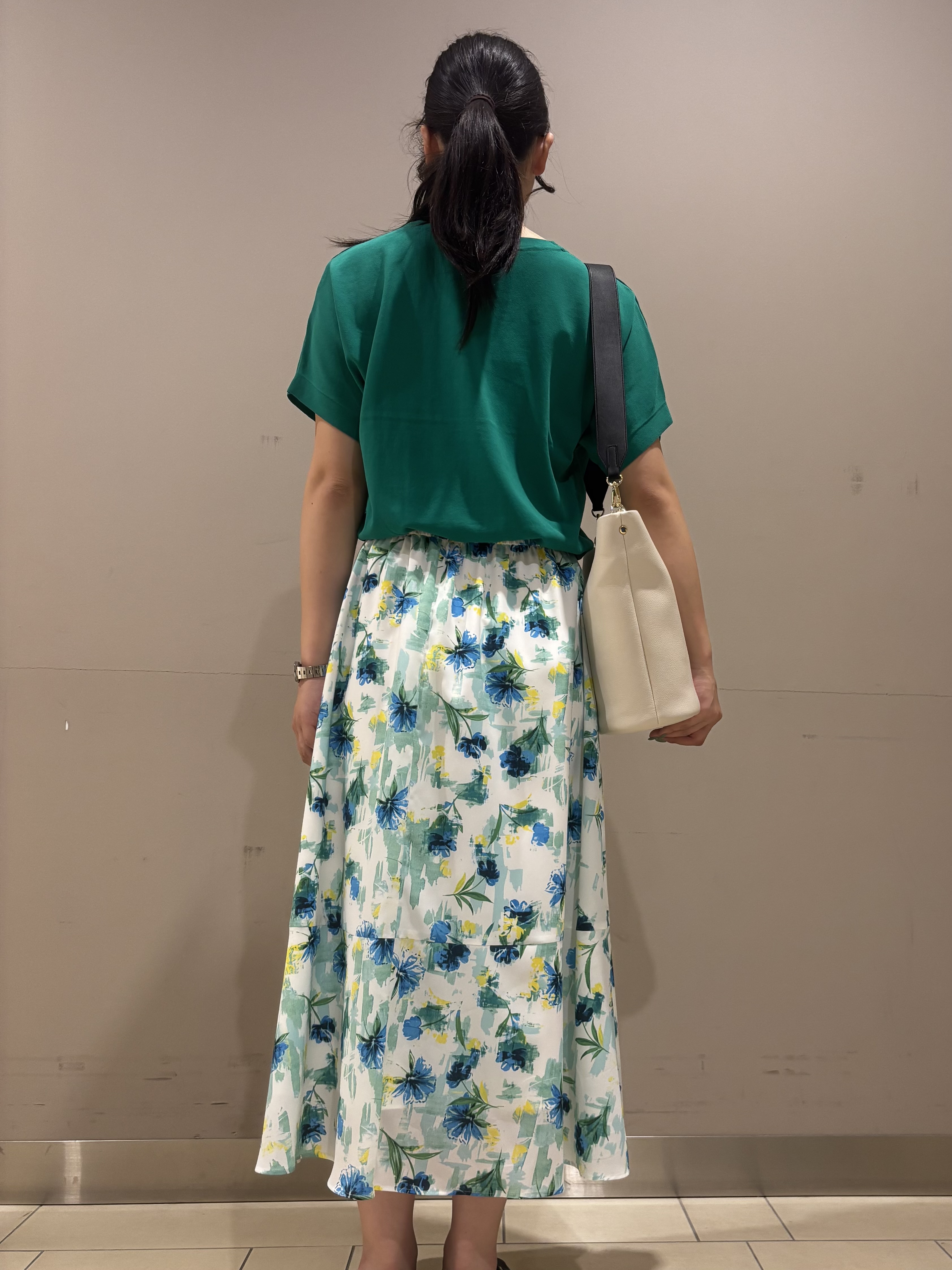 Misakiさんの「INDIVI｜【洗える／コットン】ドライタッチさらりニットT」を使ったコーディネート