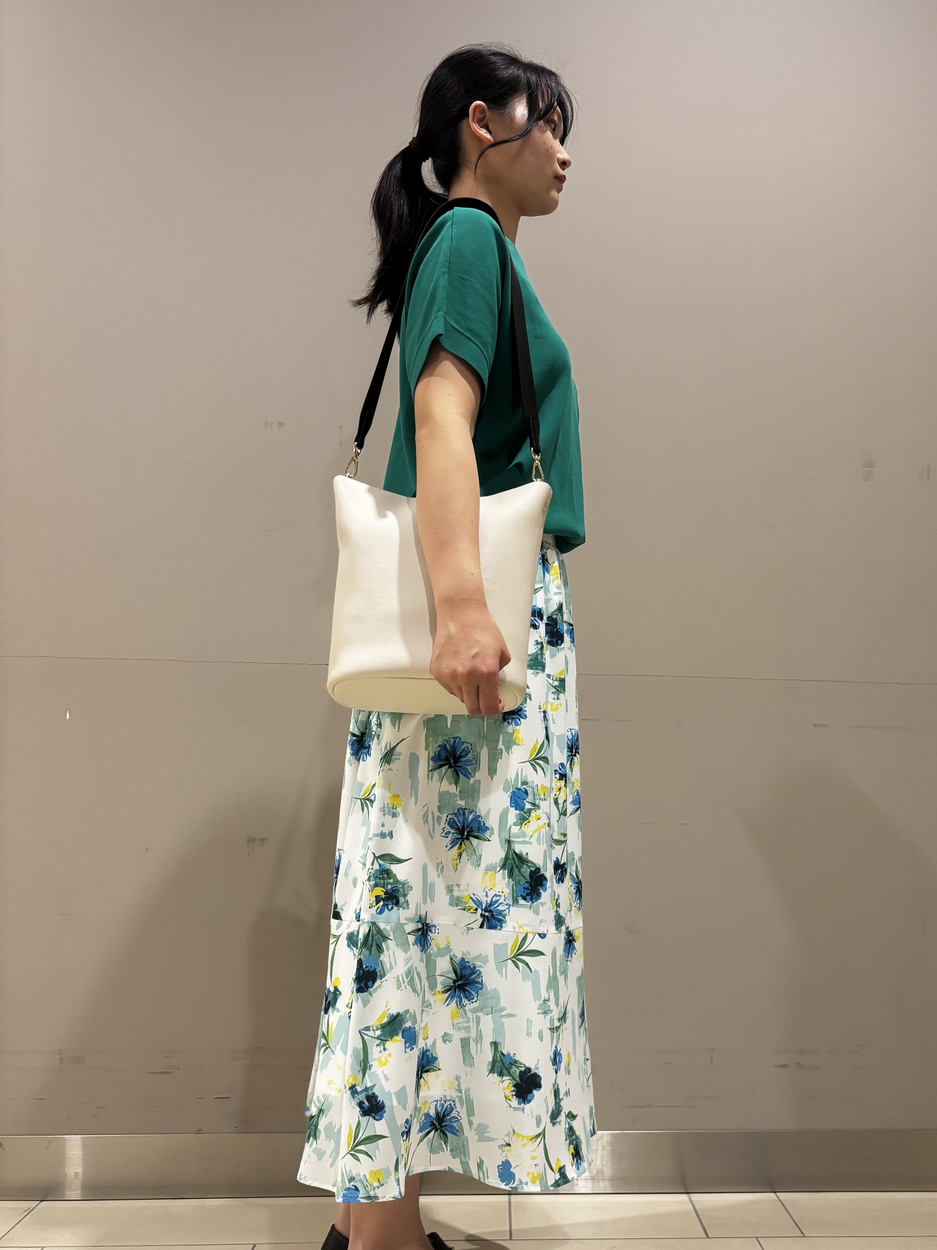 Misakiさんの「INDIVI｜【洗える／コットン】ドライタッチさらりニットT」を使ったコーディネート