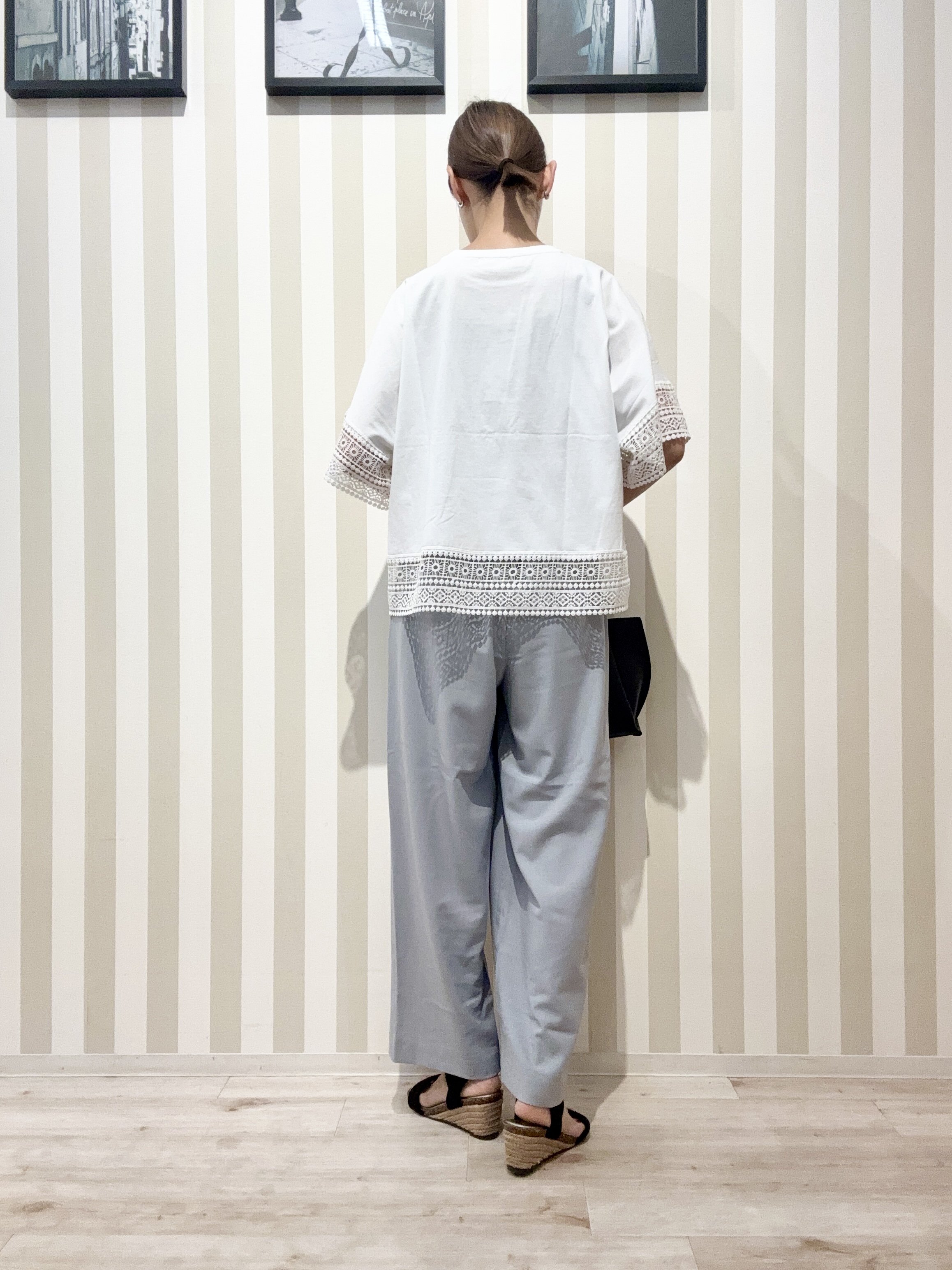 まつこさんの「SHOO･LA･RUE｜【洗濯機可/ひんやり/体型カバー/S-LL】レース使いがポイント デザインTシャツ」を使ったコーディネート