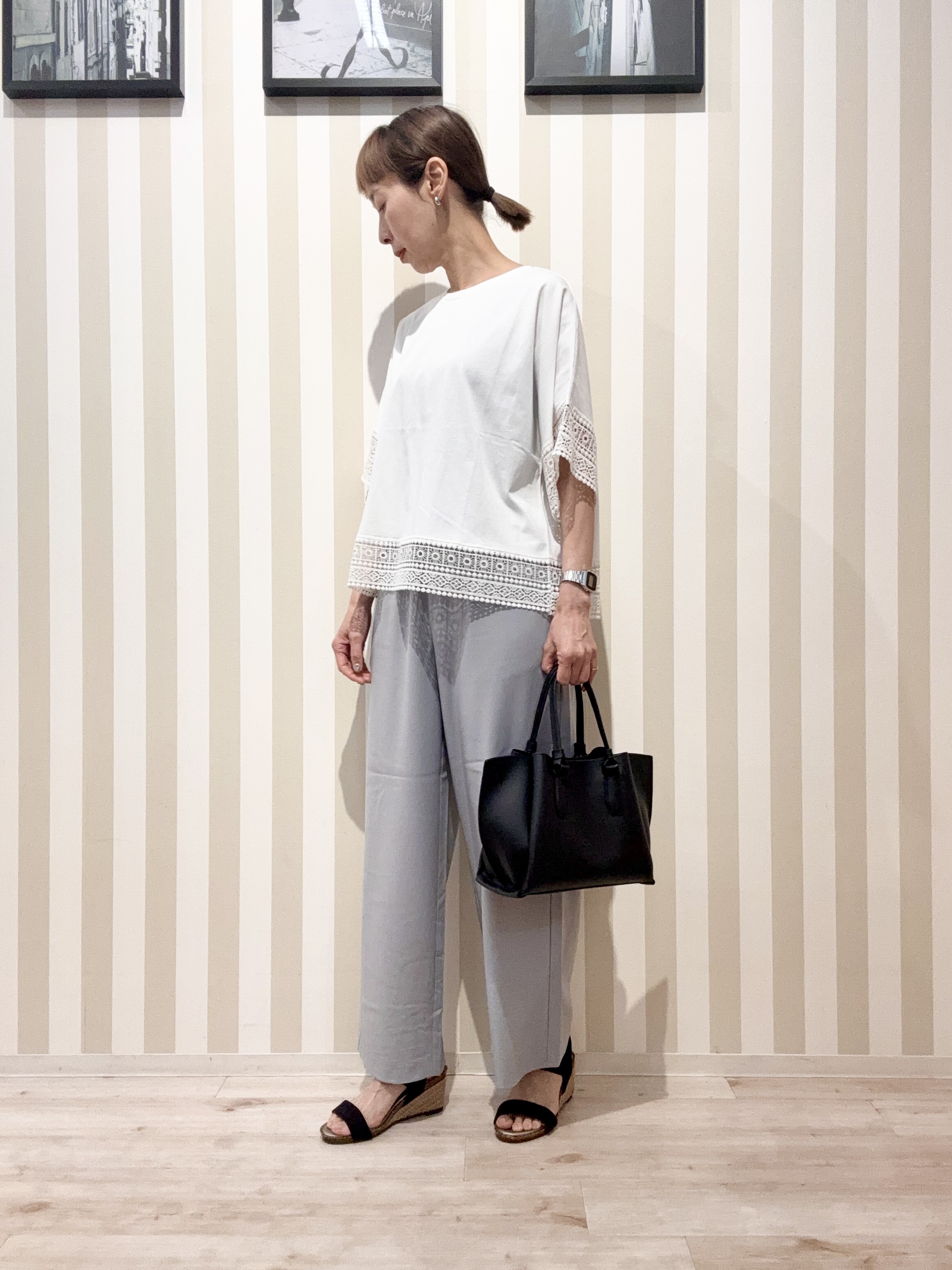 まつこさんの「SHOO･LA･RUE｜【洗濯機可/ひんやり/体型カバー/S-LL】レース使いがポイント デザインTシャツ」を使ったコーディネート