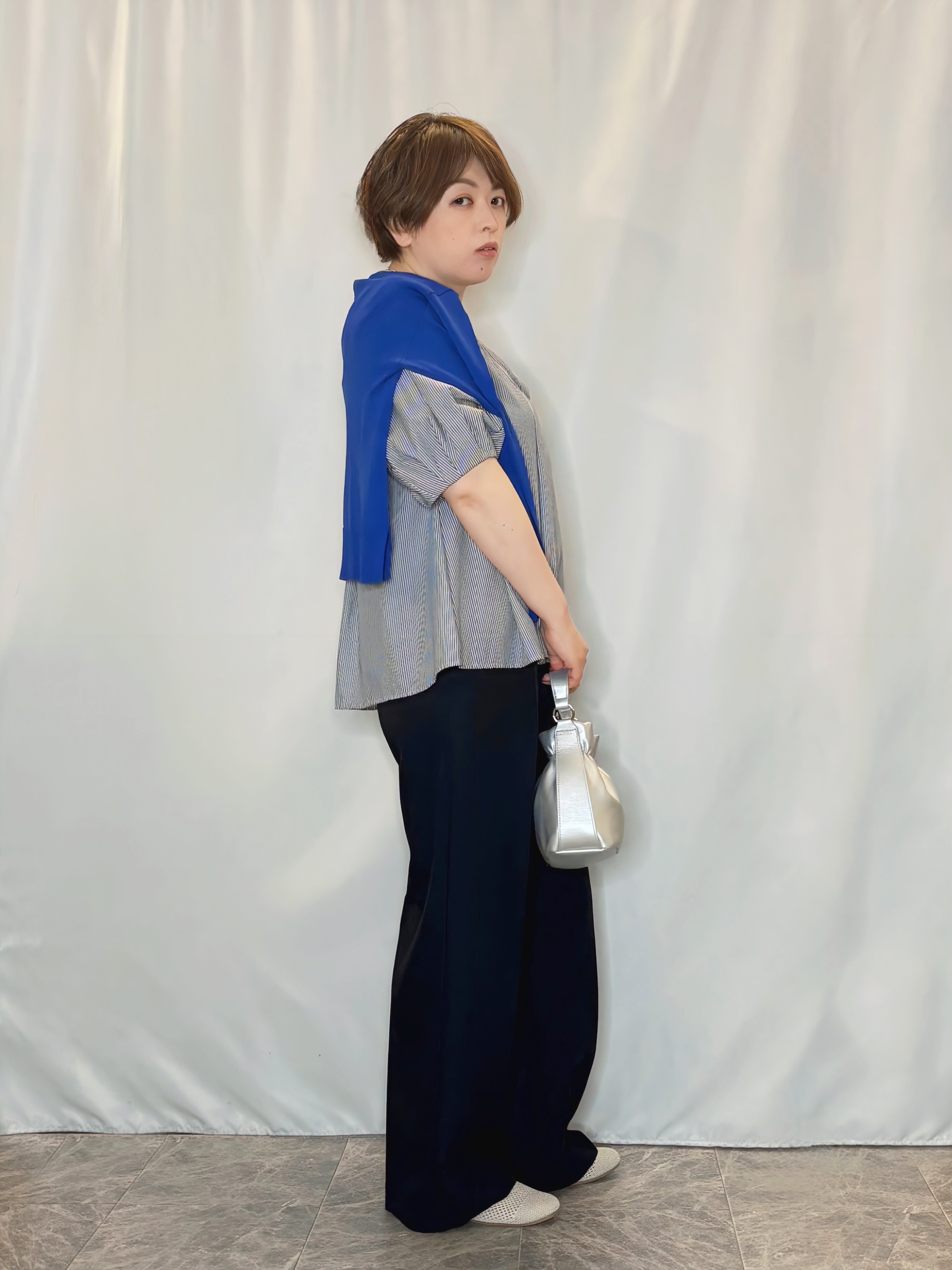 たみさんの「SHOO･LA･RUE｜【洗濯機可/ひんやり/UV】さらっとしたタッチが心地よい ショート丈 Vネックカーディガン」を使ったコーディネート