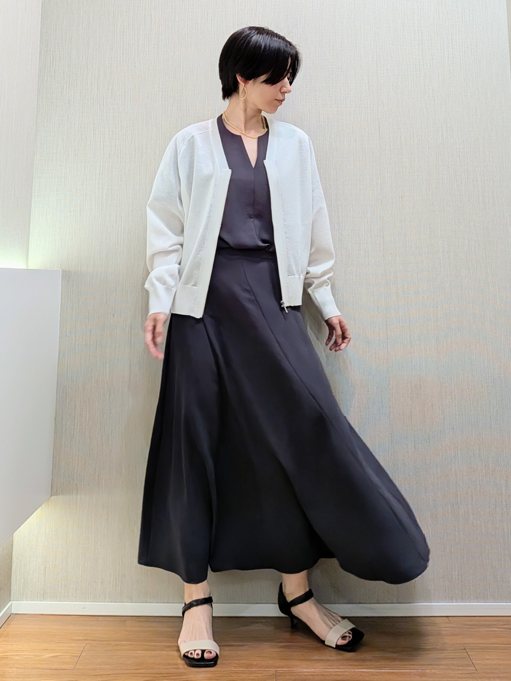 ミズタさんの「UNTITLED｜【アンサンブル可/日除け・冷房対策】シアーレーヨンZIPカーディガン」を使ったコーディネート