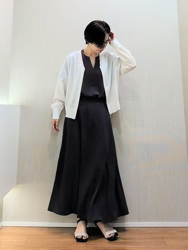 ミズタさんの「UNTITLED｜【アンサンブル可/日除け・冷房対策】シアーレーヨンZIPカーディガン」を使ったコーディネート