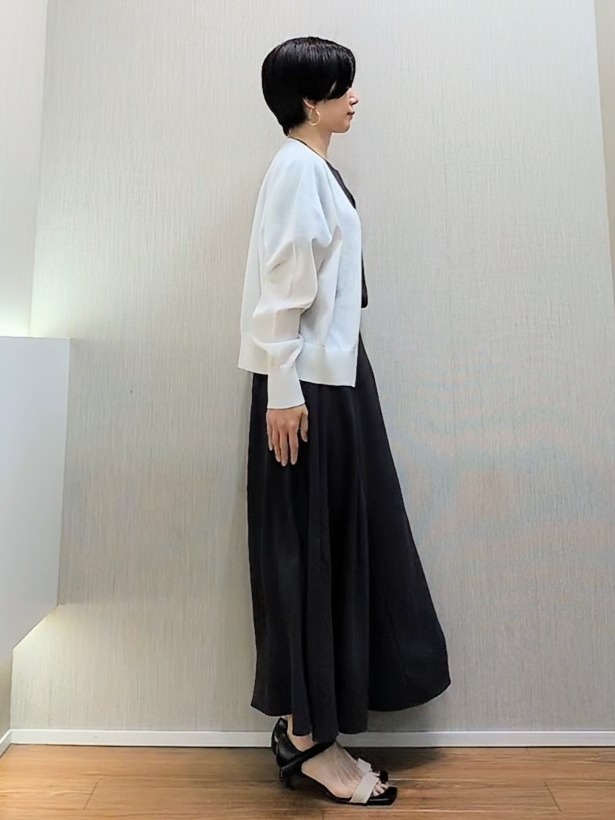 ミズタさんの「UNTITLED｜【アンサンブル可/日除け・冷房対策】シアーレーヨンZIPカーディガン」を使ったコーディネート