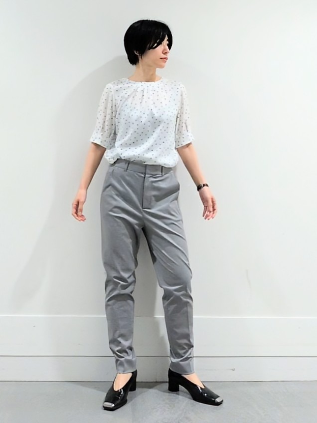 ミズタさんの「UNTITLED｜【洗える/スーツインナー】タックディティールブラウス」を使ったコーディネート