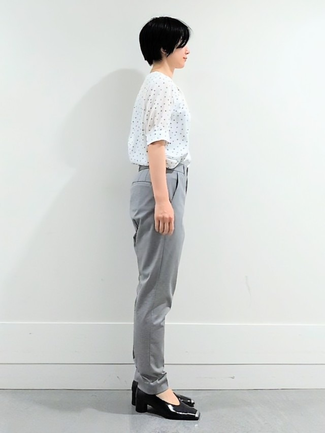 ミズタさんの「UNTITLED｜【洗える/スーツインナー】タックディティールブラウス」を使ったコーディネート
