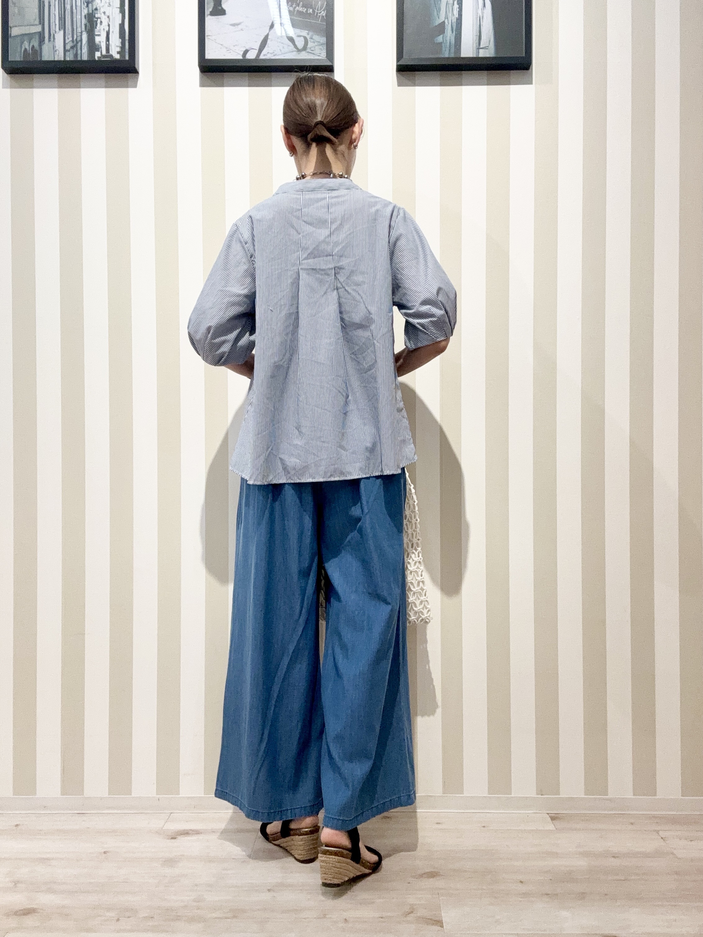 まつこさんの「SHOO･LA･RUE｜【高レビュー/洗濯後しわになりにくい/インせず着られる】自然に体型カバー 麻調ペプラムブラウス」を使ったコーディネート
