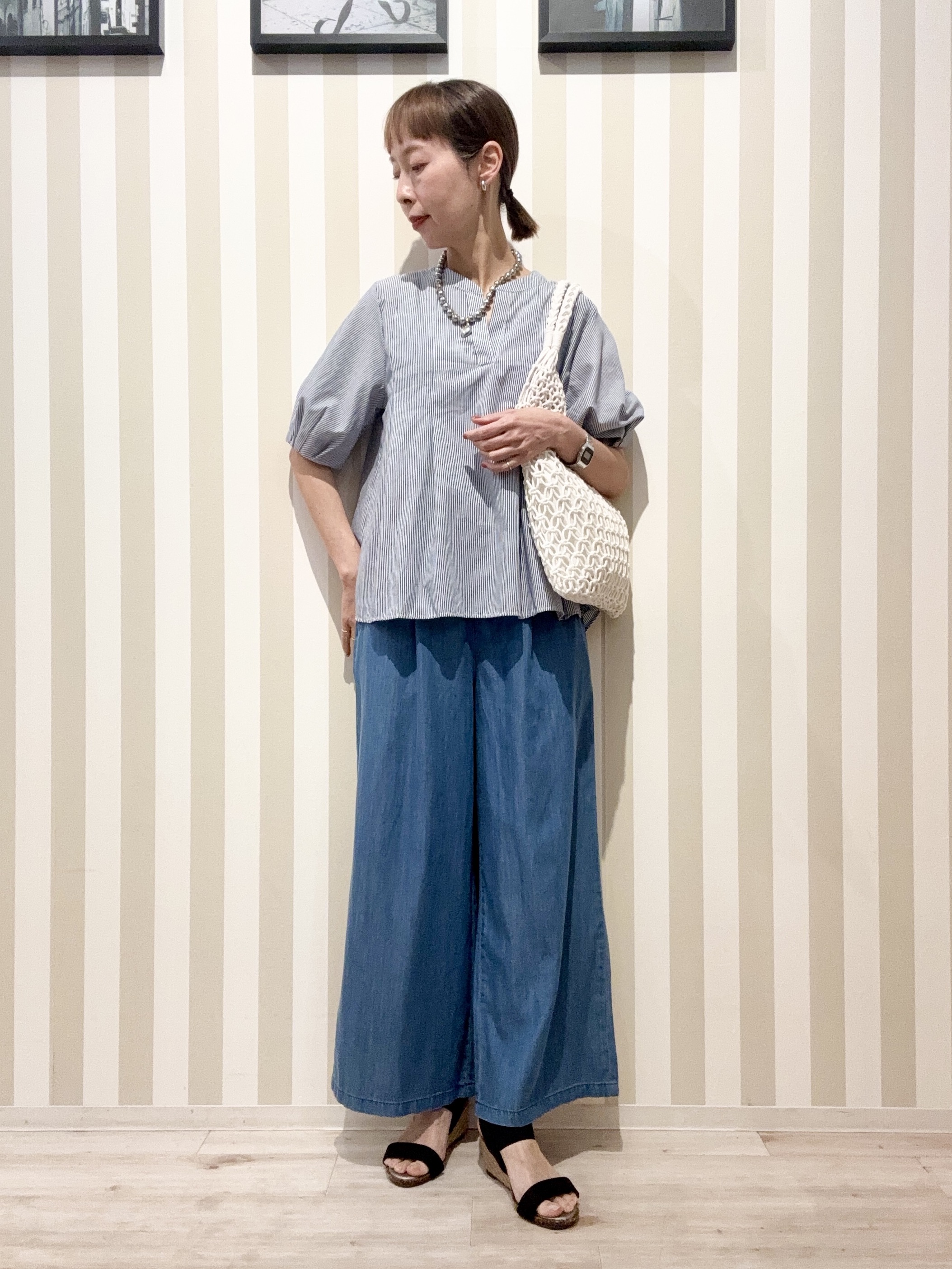 まつこさんの「SHOO･LA･RUE｜【高レビュー/洗濯後しわになりにくい/インせず着られる】自然に体型カバー 麻調ペプラムブラウス」を使ったコーディネート