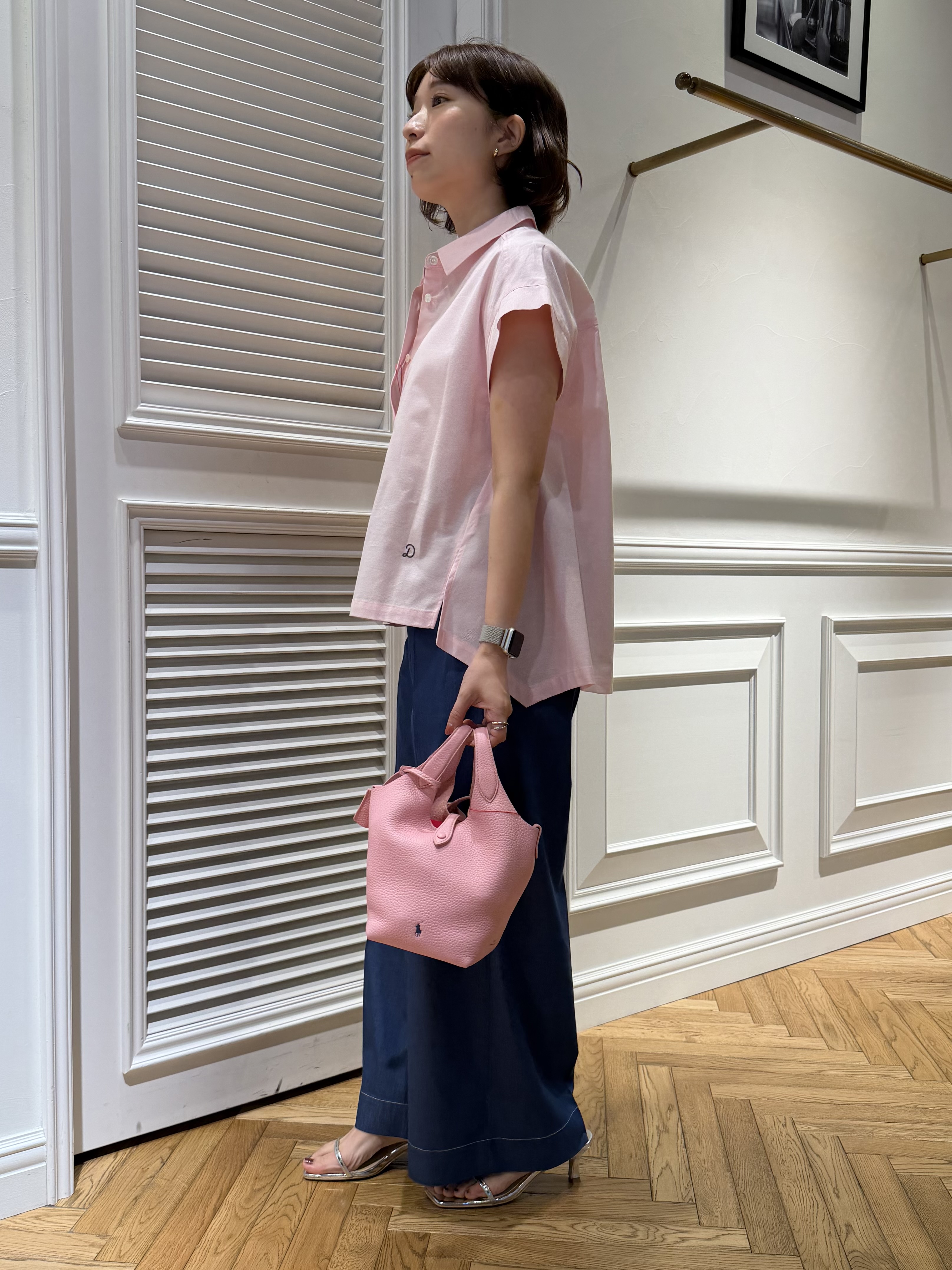 つじ まこさんの「DRESSTERIOR｜【毎年人気/ウォッシャブル】バックフレアオックスシャツ」を使ったコーディネート