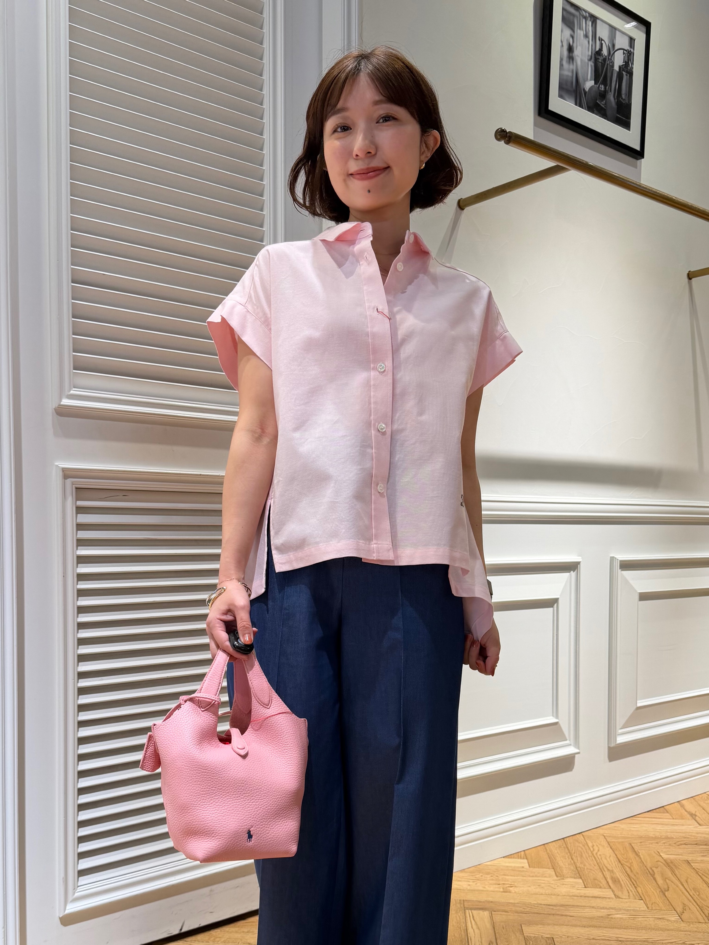 つじ まこさんの「DRESSTERIOR｜【毎年人気/ウォッシャブル】バックフレアオックスシャツ」を使ったコーディネート