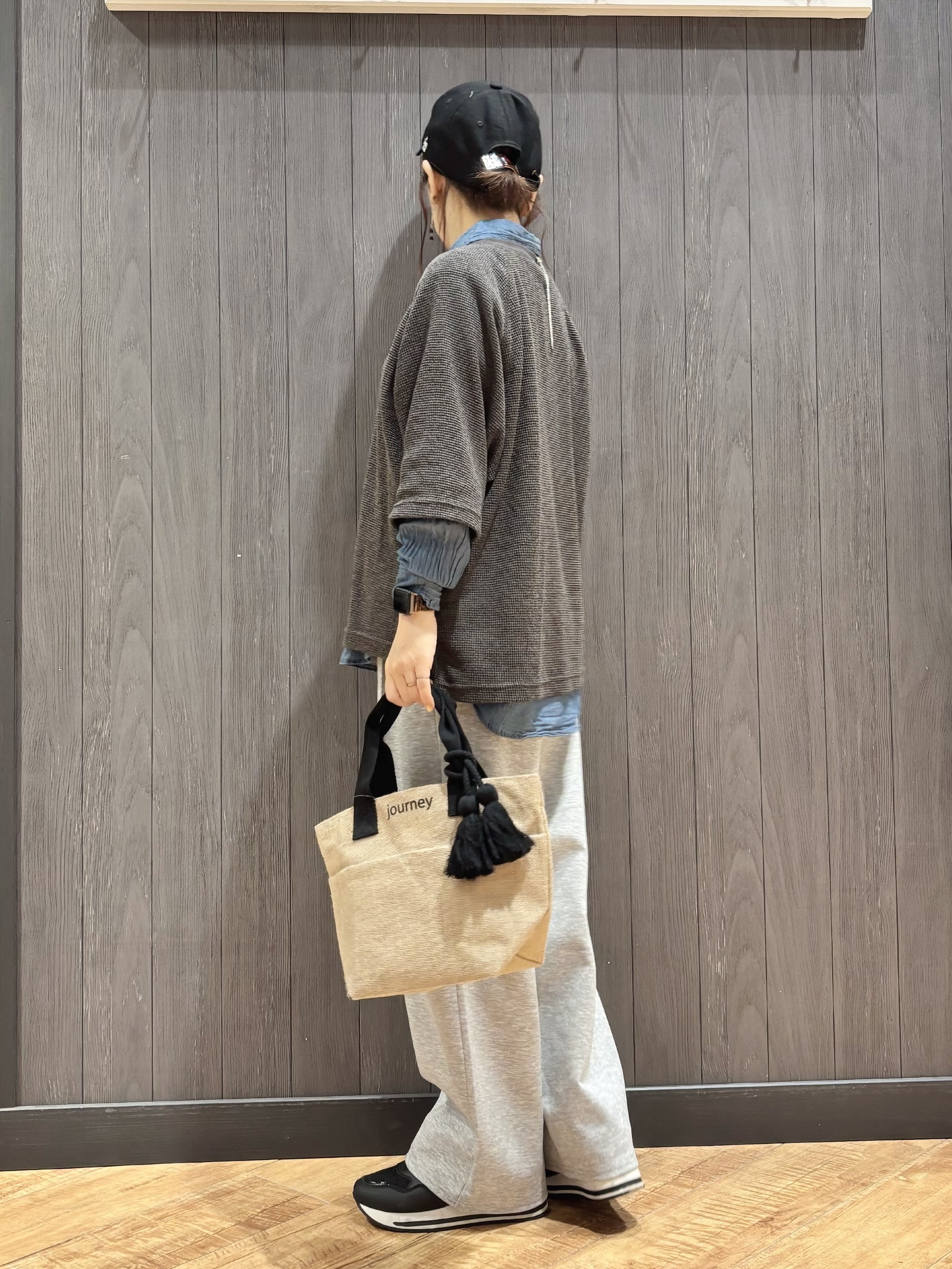 meiさんの「SHOO･LA･RUE｜【S-LL】シアーワッフル ラグラン5分袖ゆるTシャツ」を使ったコーディネート
